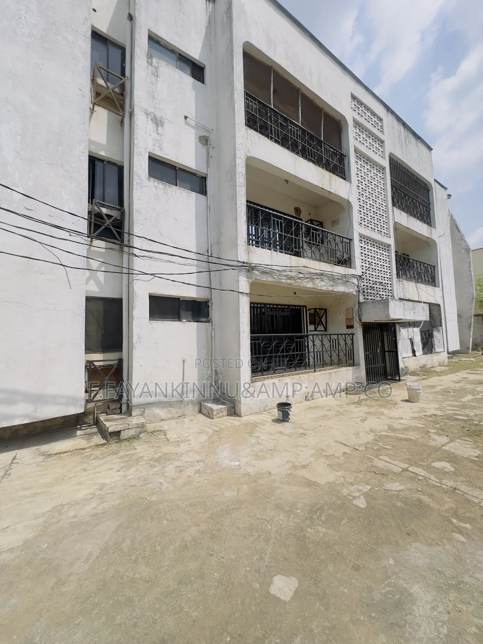 3bdrm Block of Flats in Zone 6 / Wuse for sale in Zone 6 / Wuse