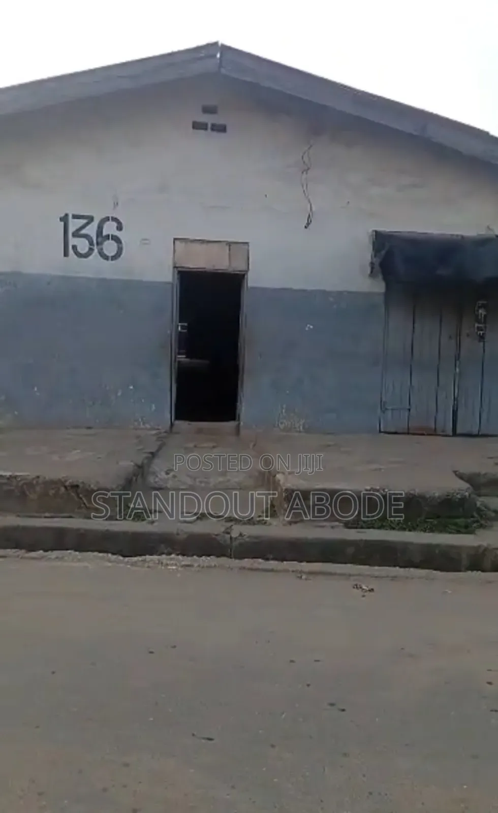 Demolishable Bungalow on a Plot Urgently for Sale in Mushin in Mushin