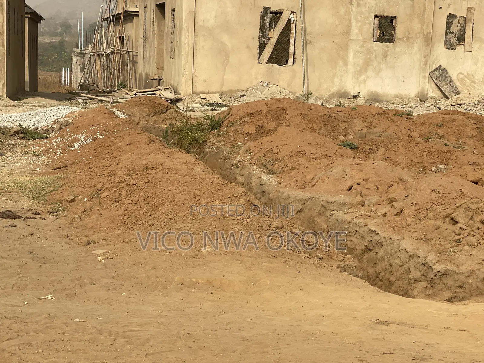 600sqm Land to 4or5 Bedroom Duplex With Bq in Lugbe District