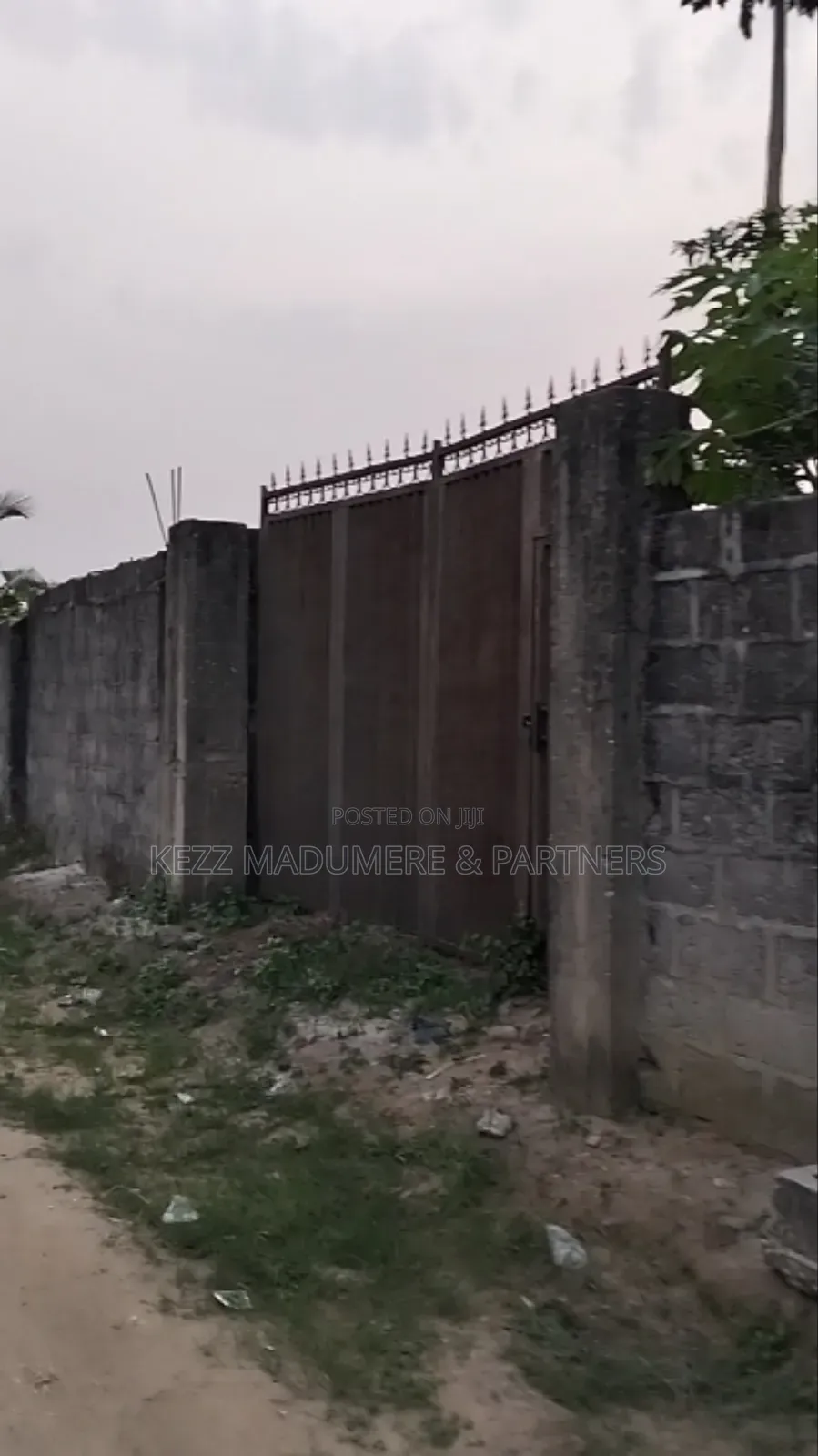 For Sale : One (1) Plots at Lemon , Cedarwood Estate Sars Road Ph in Port-Harcourt