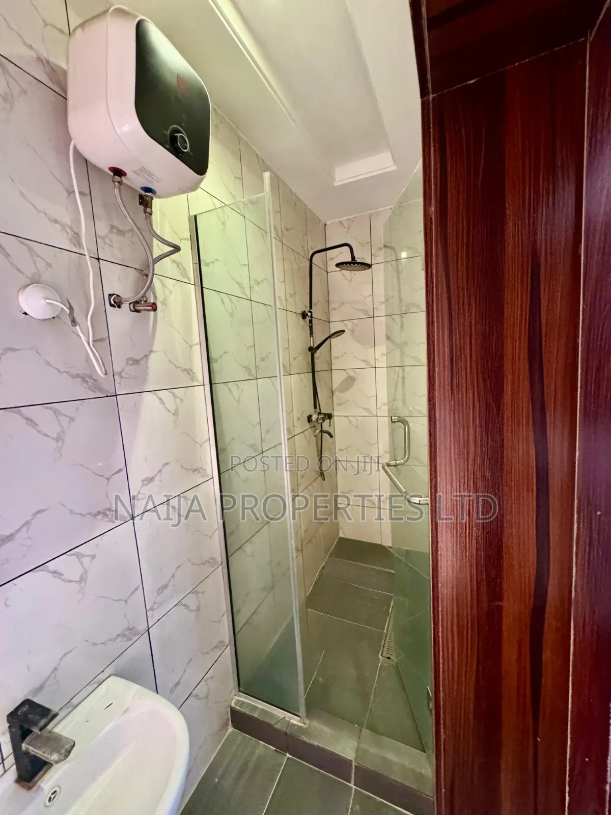 3bdrm Maisonette in Lekki Phase 1 for rent in Lekki Phase 1