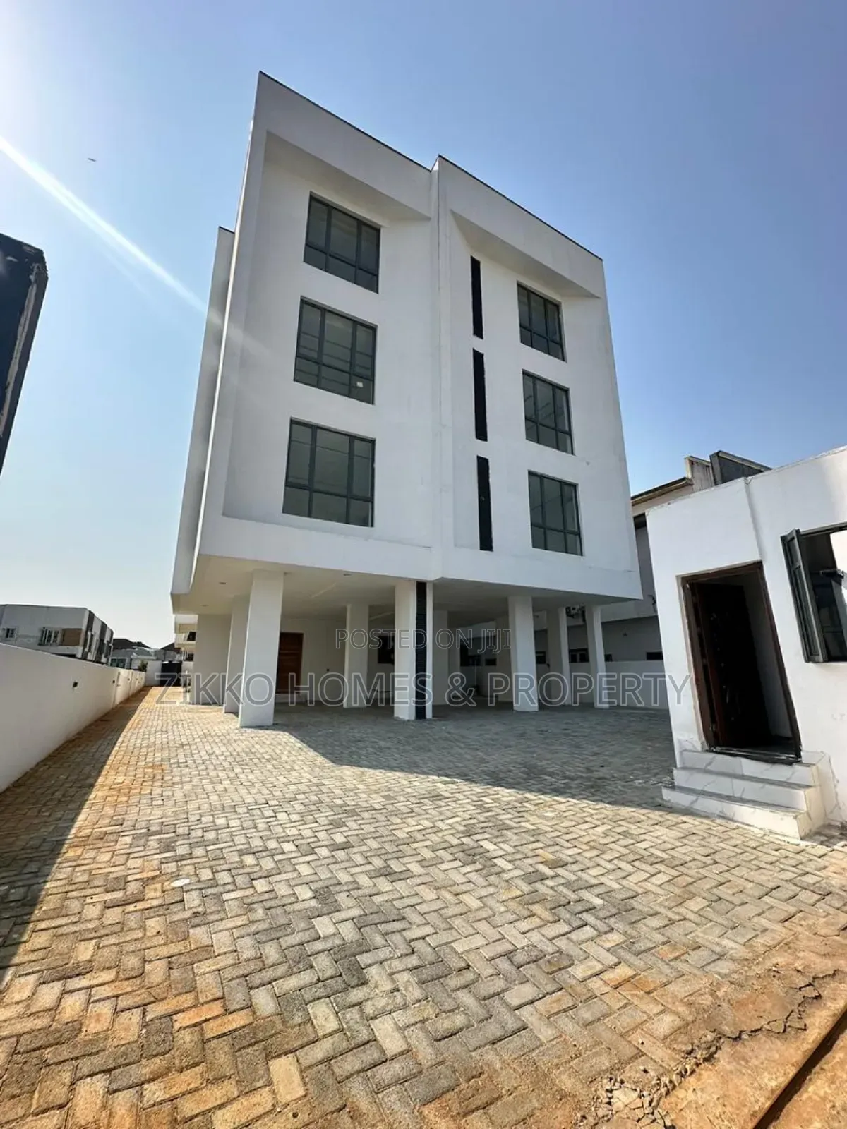 2bdrm Apartment in Agungi, Lekki for sale in Lekki