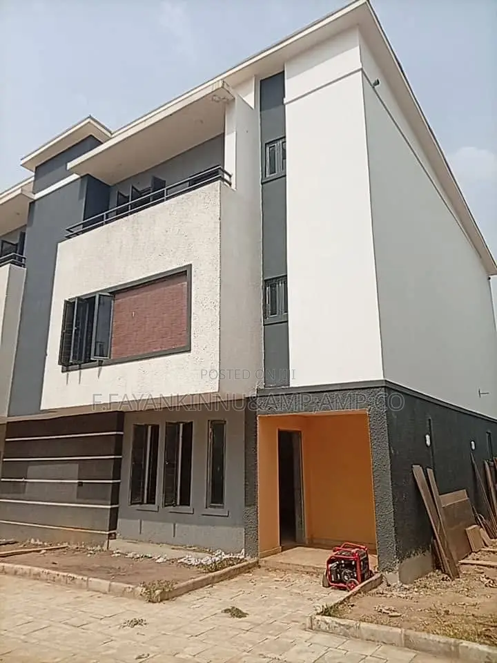 4bdrm Duplex in Kaura for rent in Kaura