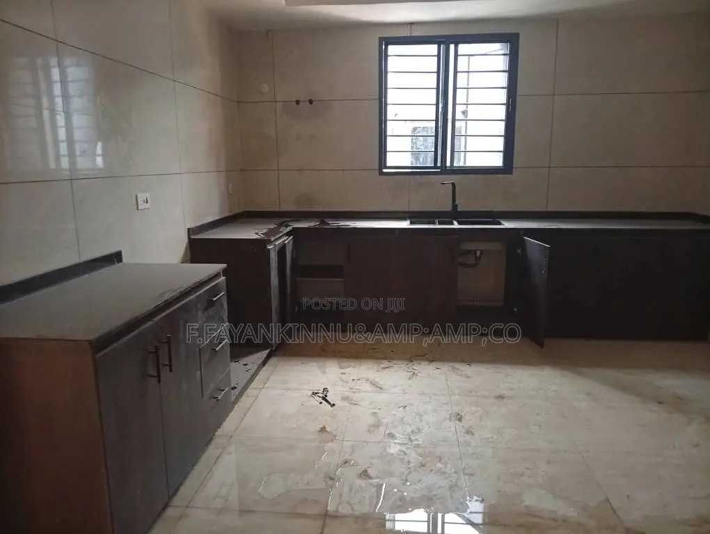 4bdrm Duplex in Kaura for rent in Kaura