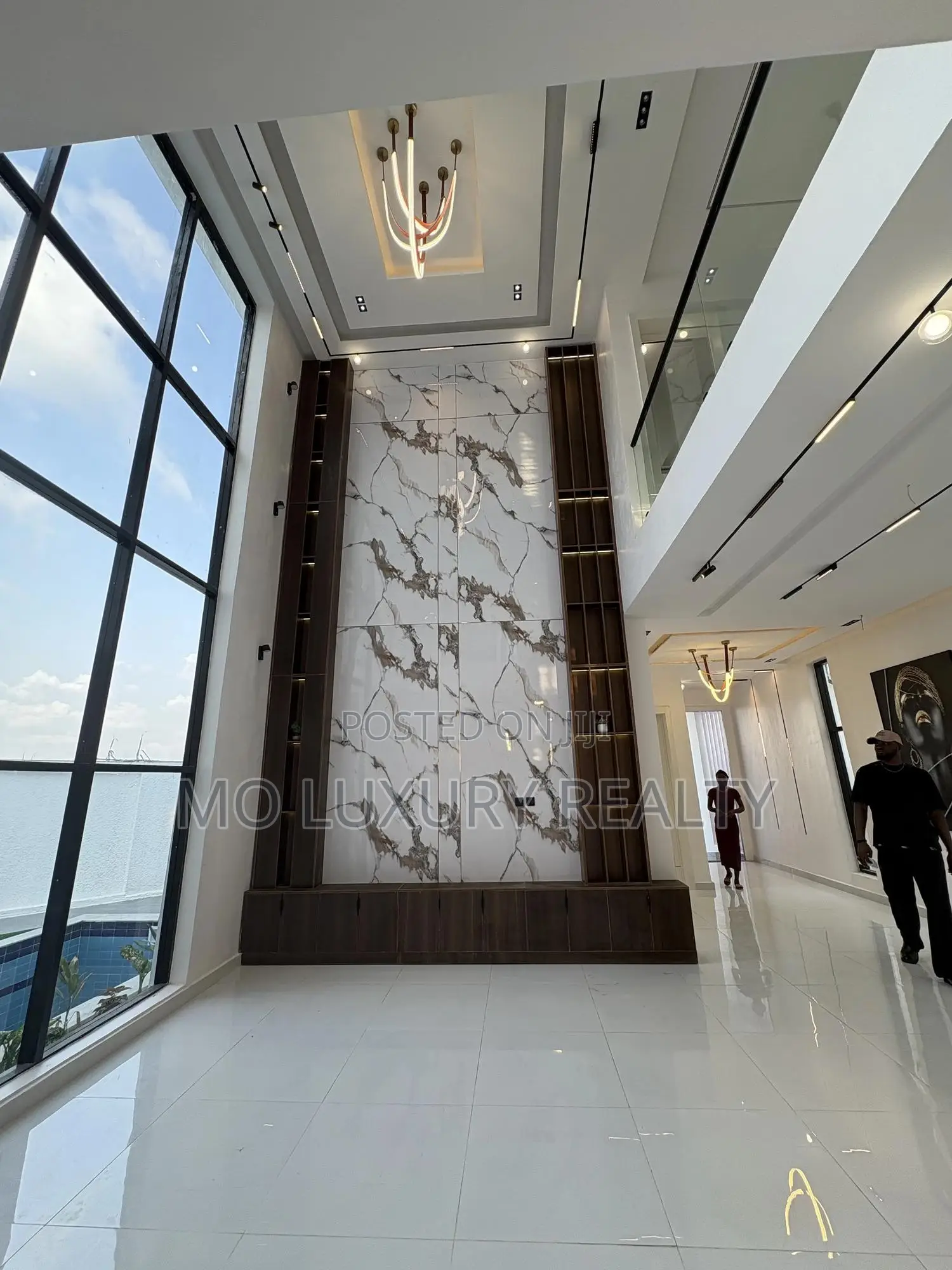 5bdrm Duplex in Chevron for sale in Chevron