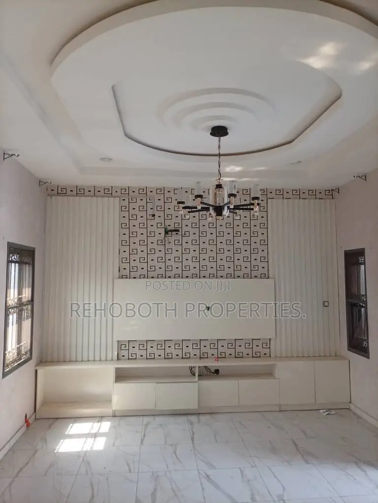 6bdrm Duplex in Alpha Grace Estate, Jericho for rent in Jericho