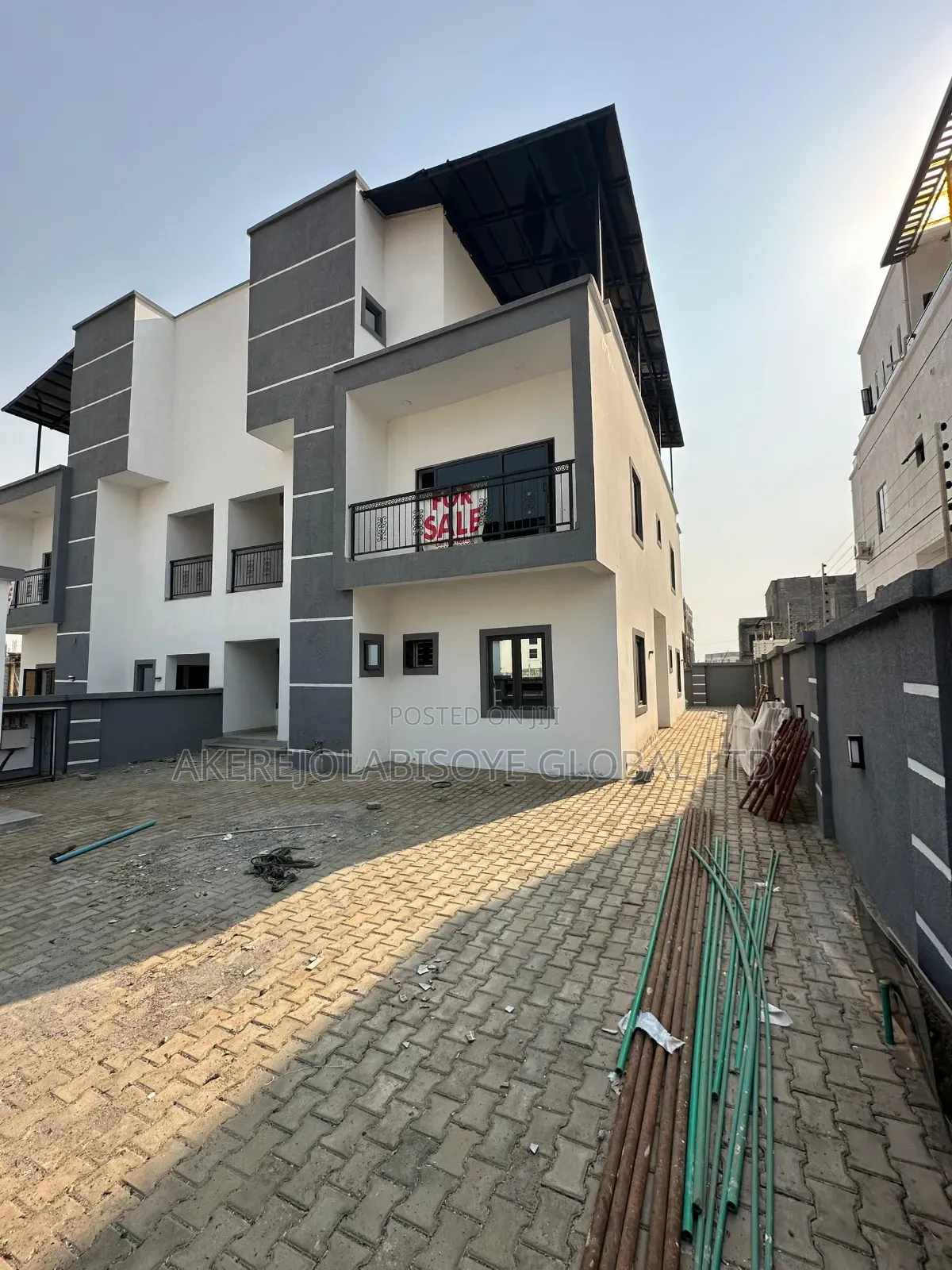 4bdrm Duplex in Lifecamp for sale in Life Camp