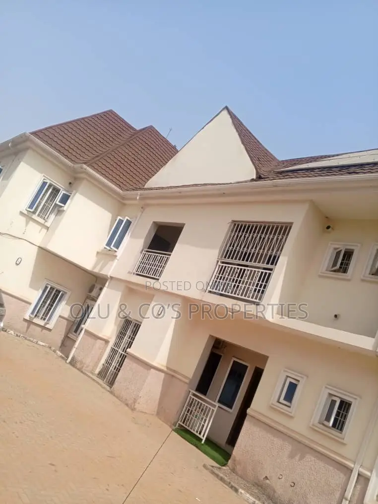 10bdrm Block of Flats in Apo Resettlement for sale in Apo District