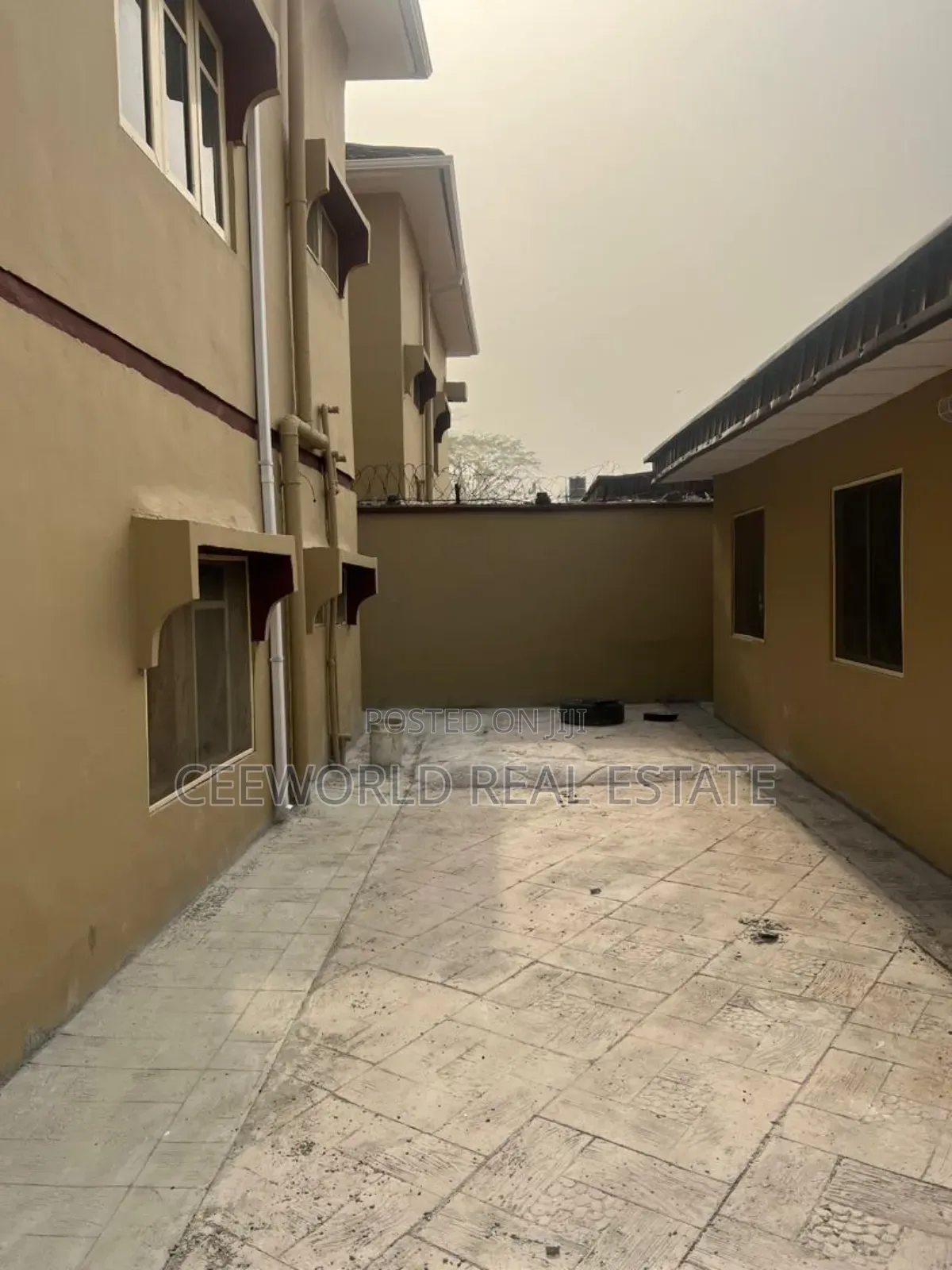 6bdrm Duplex in Old Bodija Estate for rent in Bodija