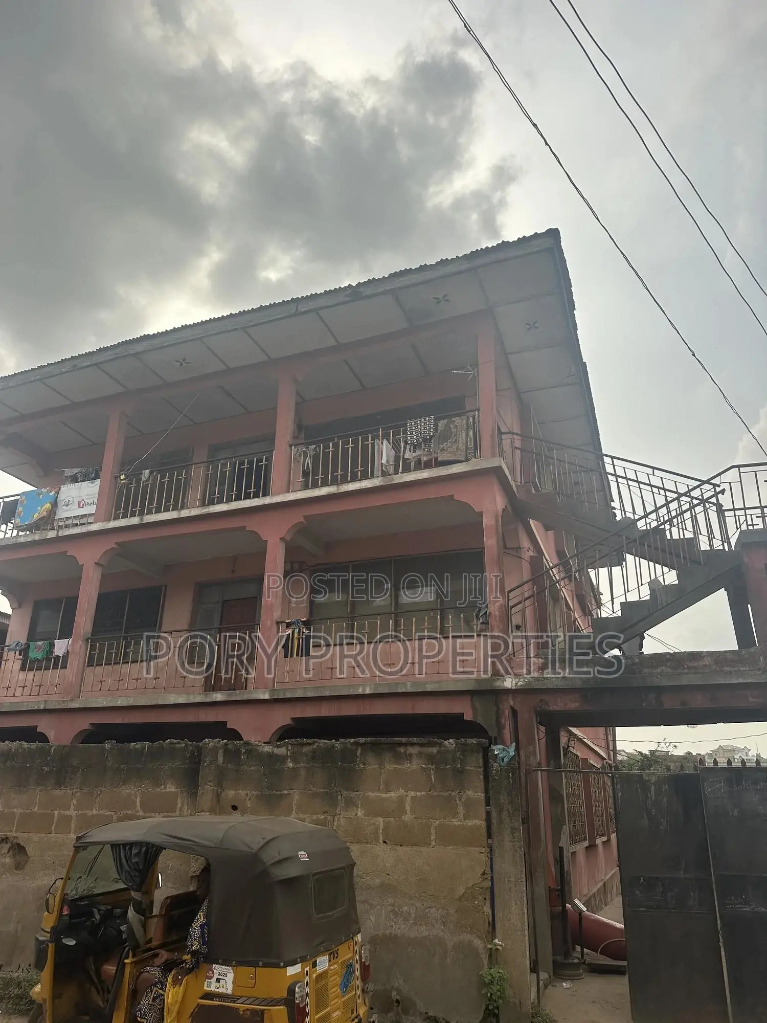 18bdrm House in Adekunle, CHallenge / Ibadan for sale in CHallenge / Ibadan