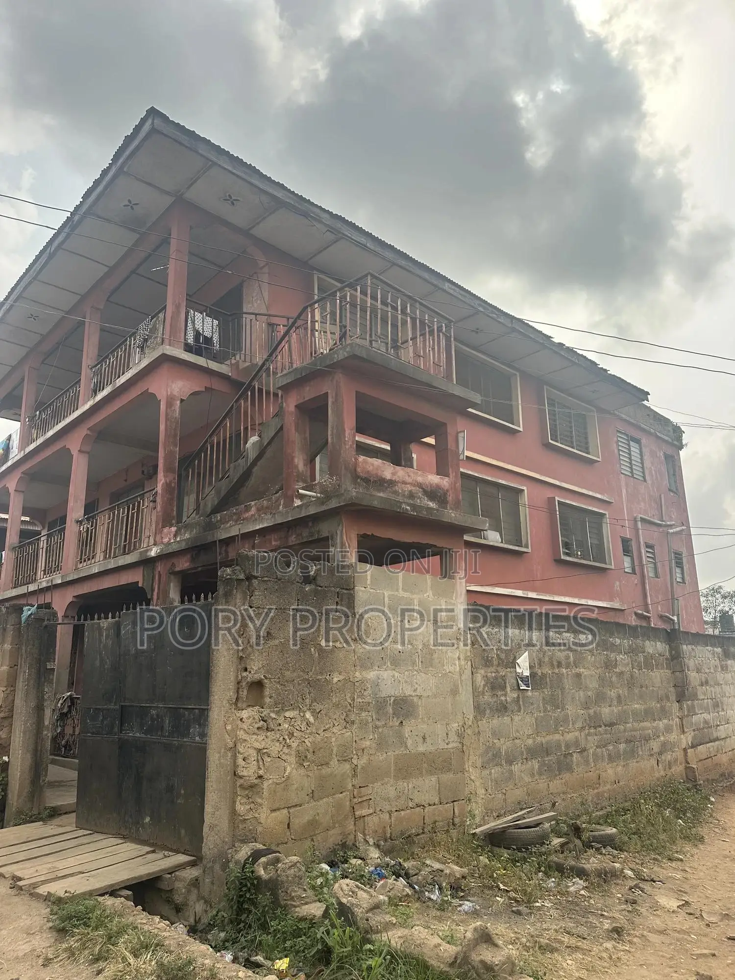 18bdrm House in Adekunle, CHallenge / Ibadan for sale in CHallenge / Ibadan