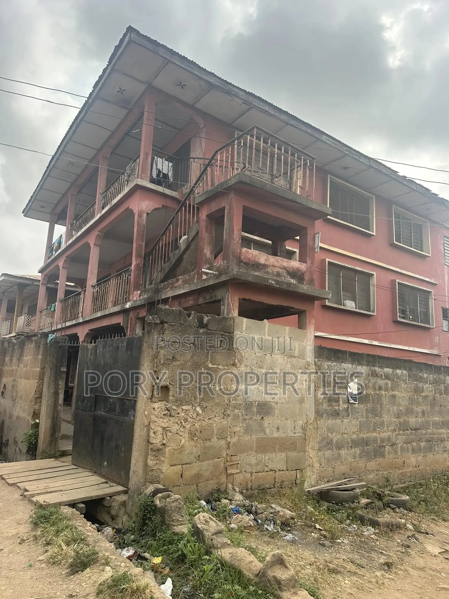 18bdrm House in Adekunle, CHallenge / Ibadan for sale in CHallenge / Ibadan