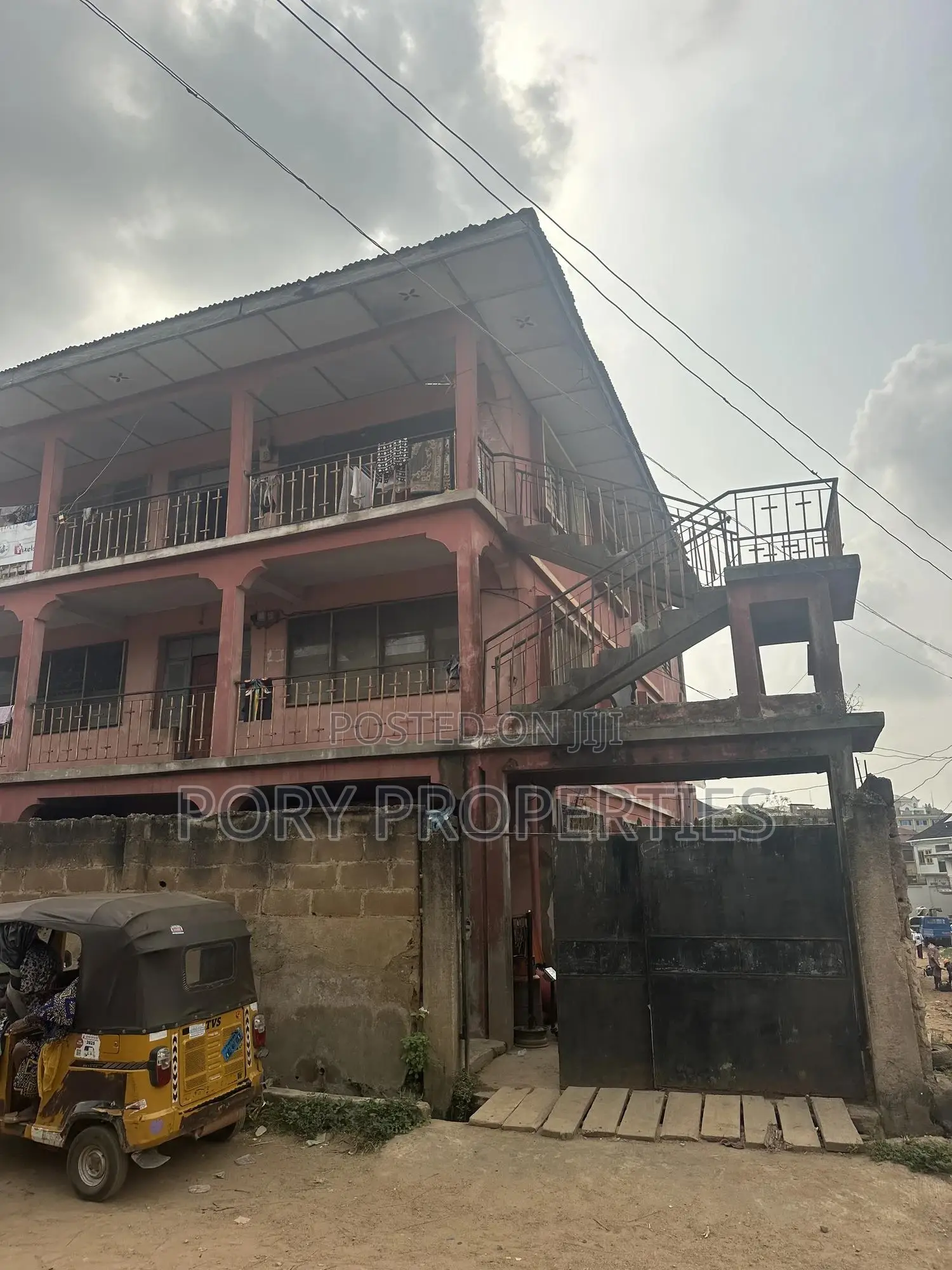 18bdrm House in Adekunle, CHallenge / Ibadan for sale in CHallenge / Ibadan
