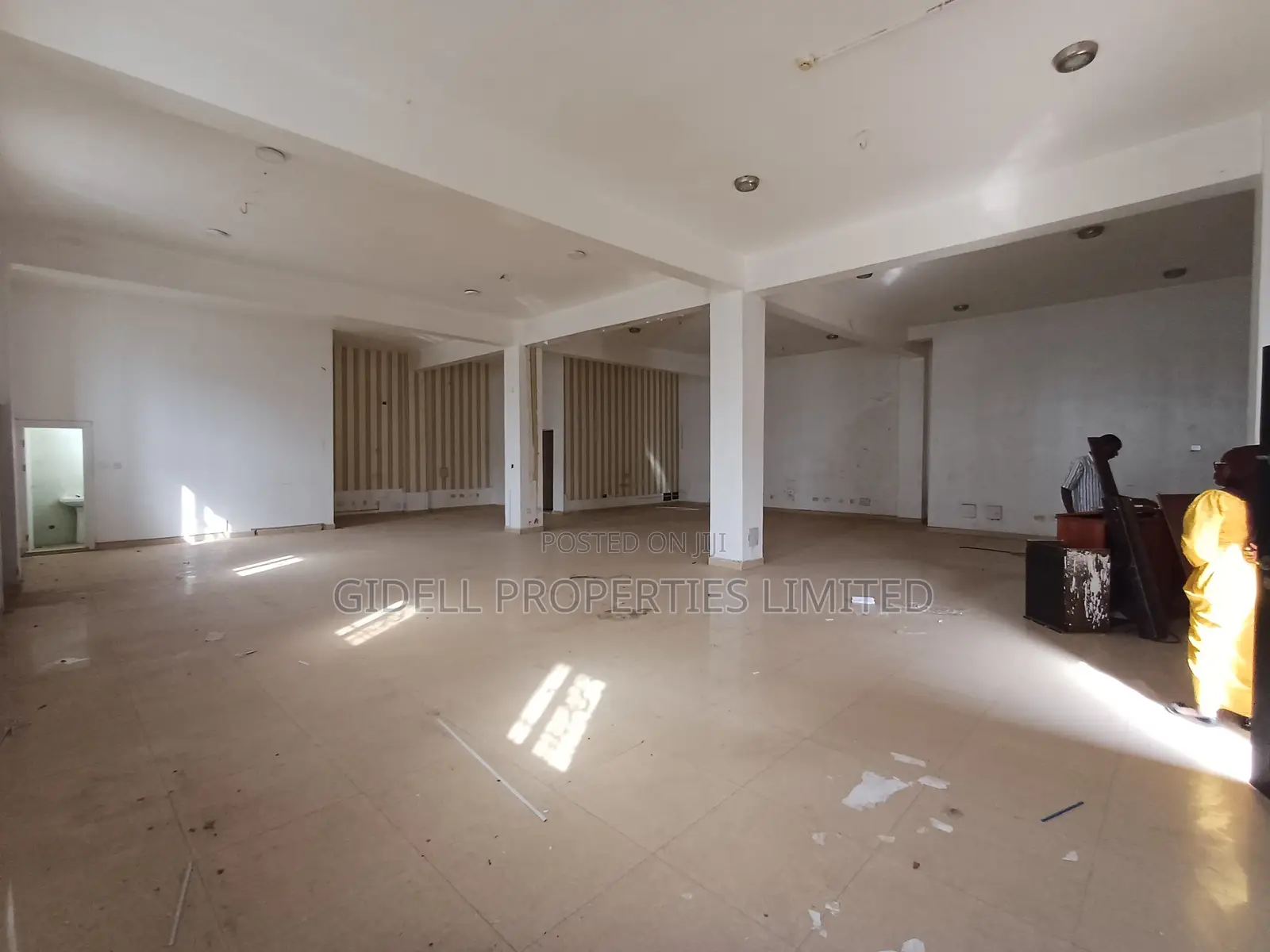 181sqm Space on the Ground Floor With Two Toilets in Mabushi