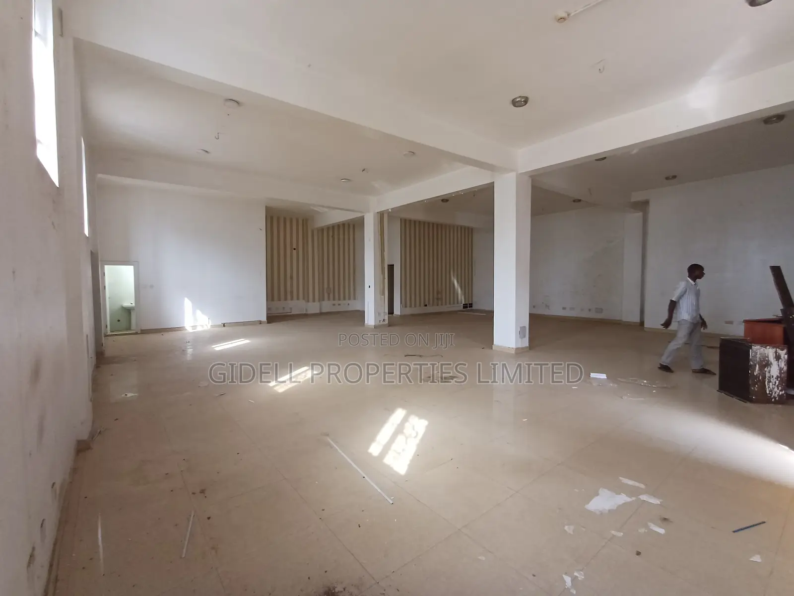 181sqm Space on the Ground Floor With Two Toilets in Mabushi