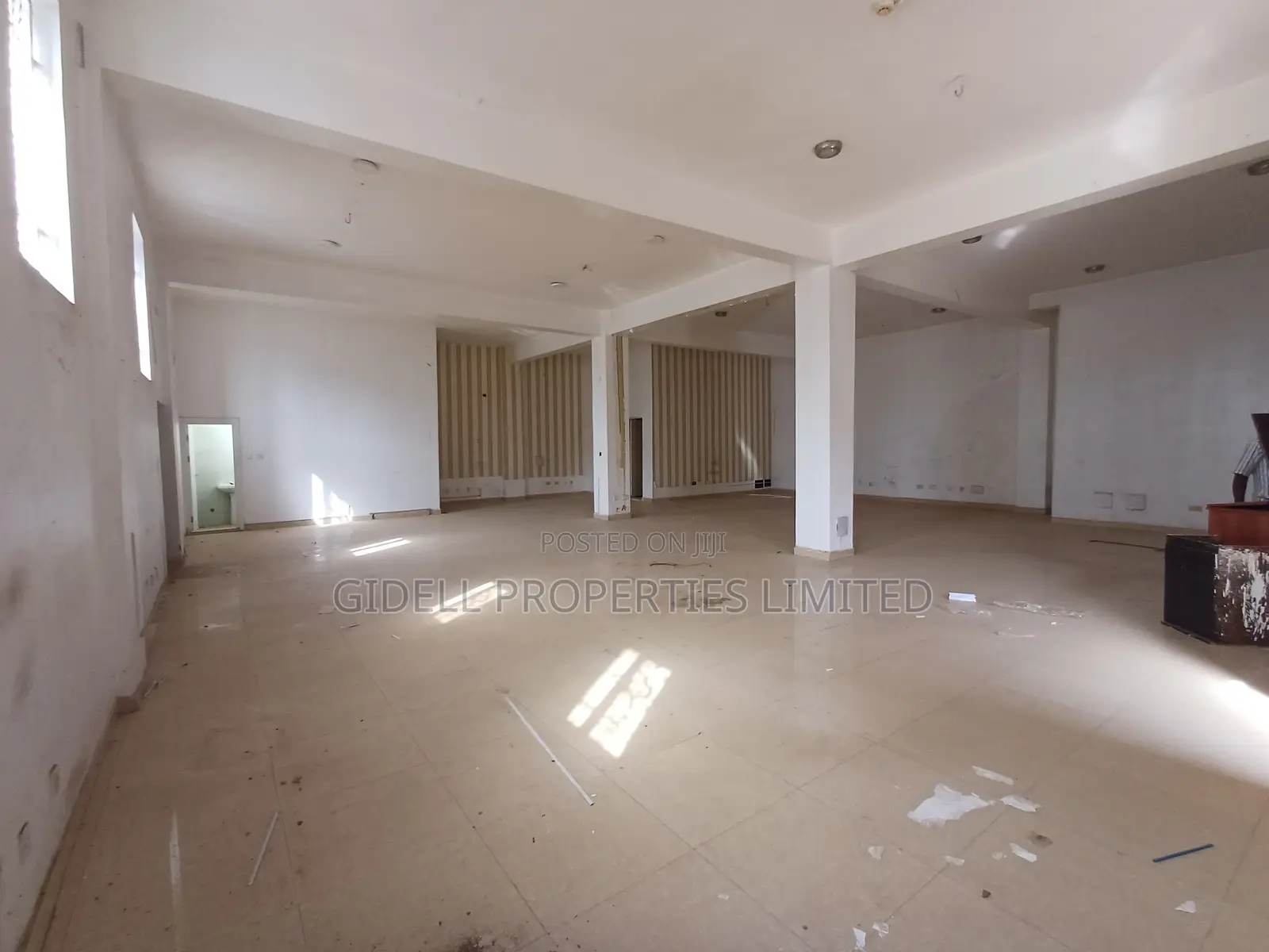 181sqm Space on the Ground Floor With Two Toilets in Mabushi