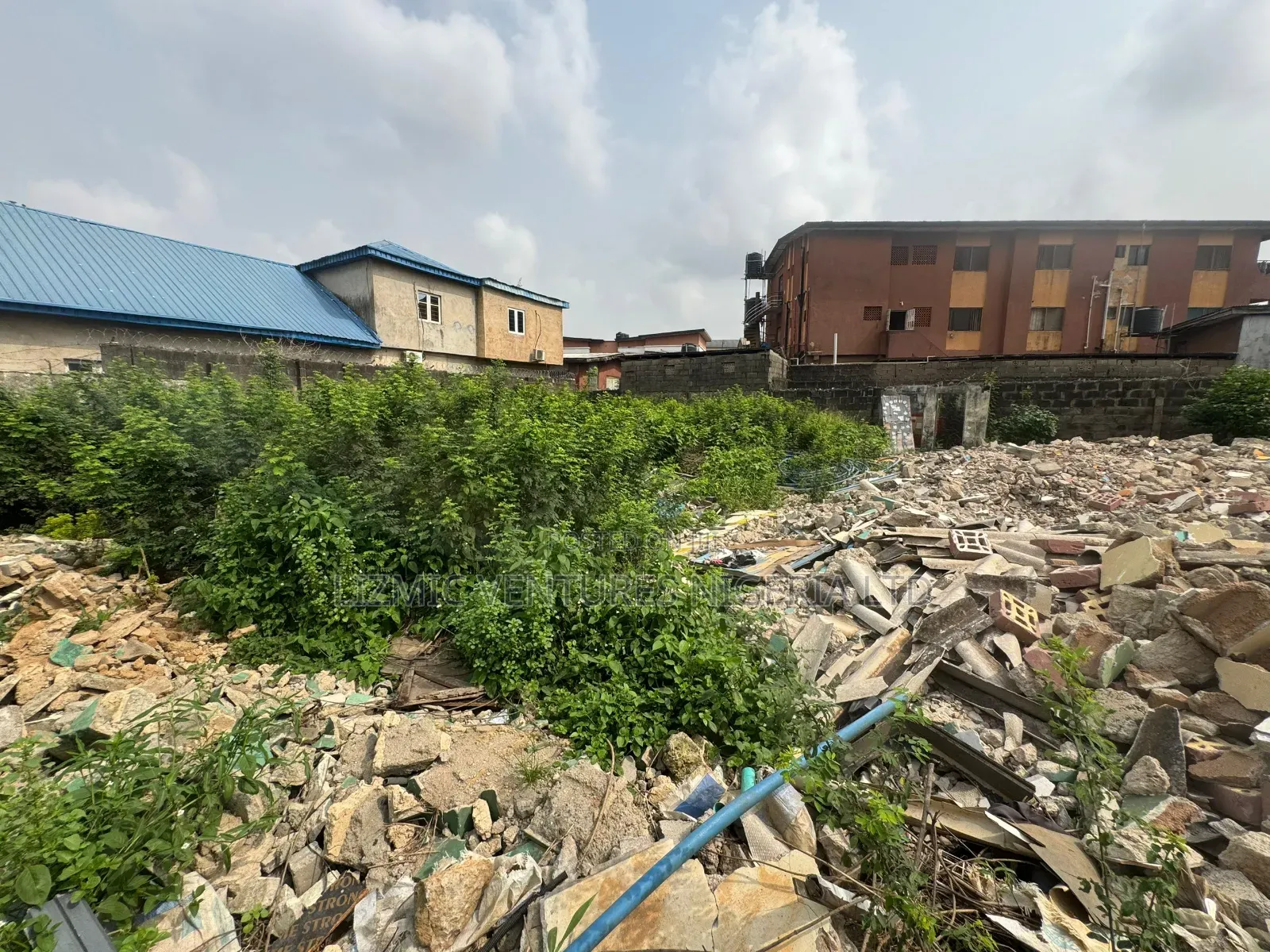 3bdrm Apartment in Agric Estate, Igando / Ikotun/Igando for sale in Igando / Ikotun/Igando