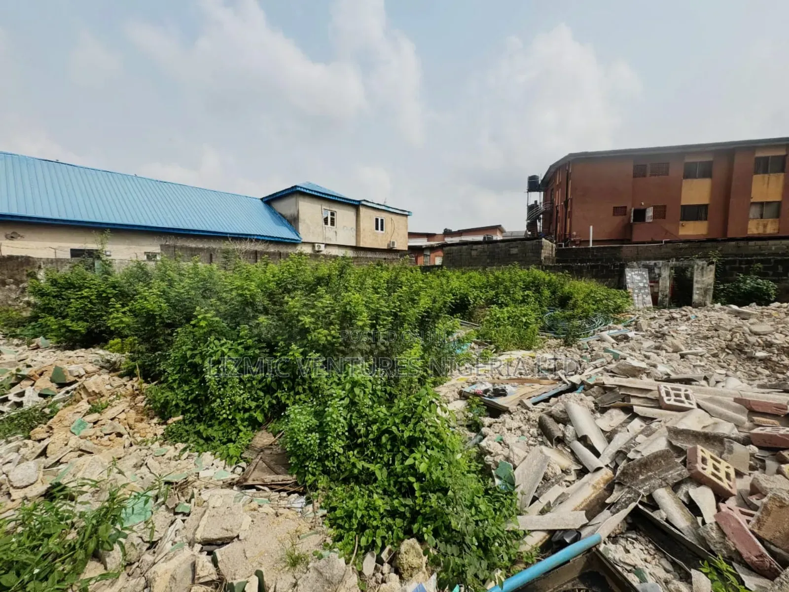 3bdrm Apartment in Agric Estate, Igando / Ikotun/Igando for sale in Igando / Ikotun/Igando