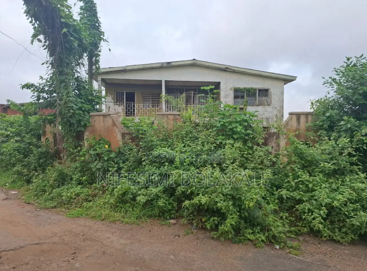 931sqm Residential Plot With 5 Bedroom Duplex and Two Room Chalet in Bodija