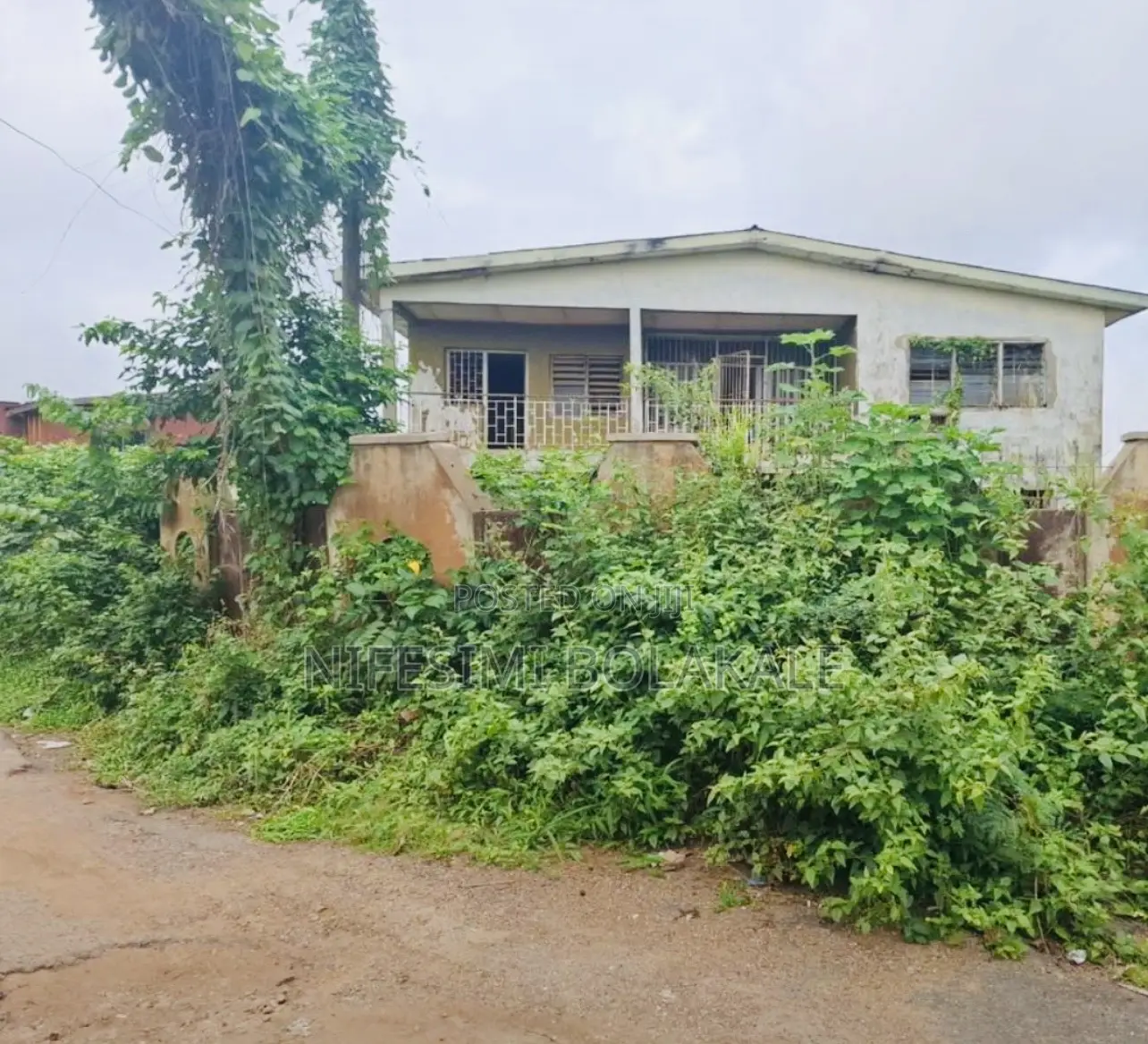 931sqm Residential Plot With 5 Bedroom Duplex and Two Room Chalet in Bodija