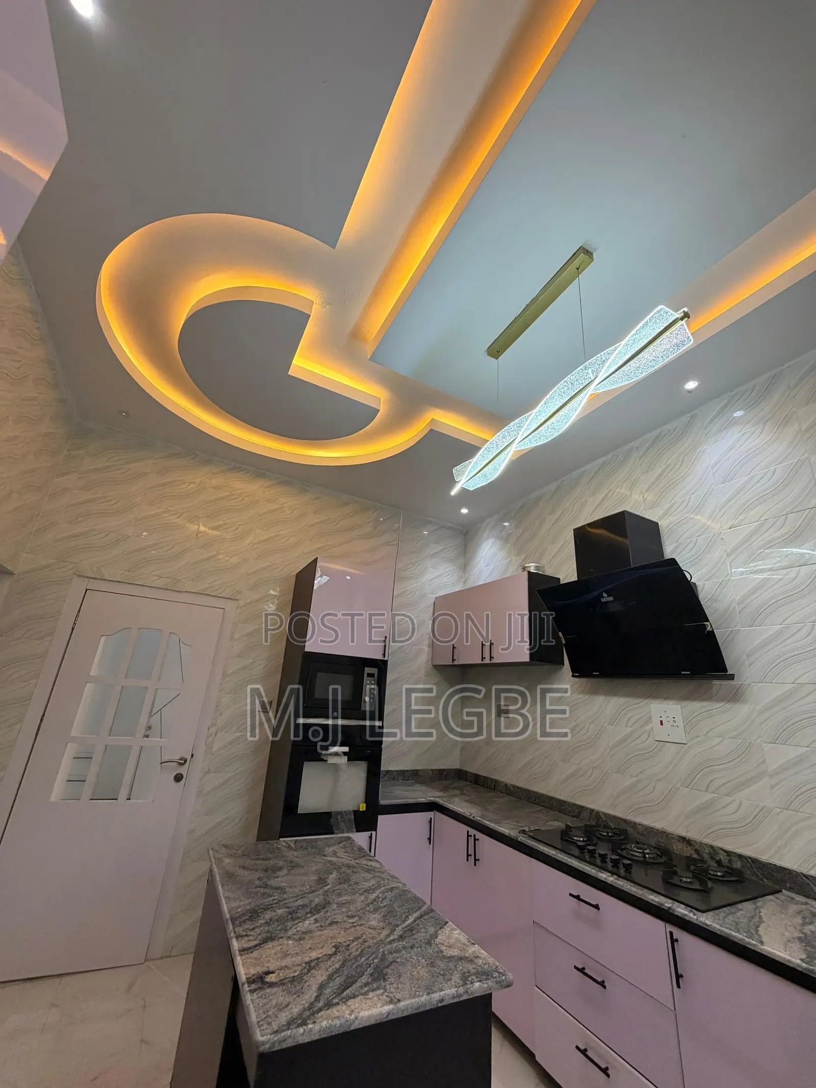 4bdrm Duplex in Thomas for sale in Thomas Estate