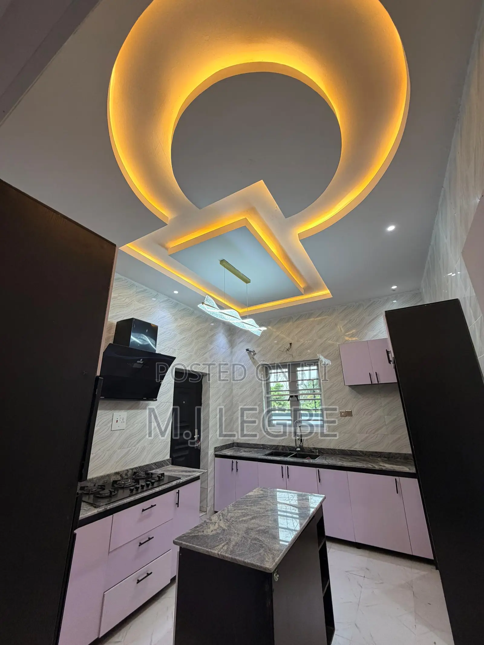 4bdrm Duplex in Thomas for sale in Thomas Estate