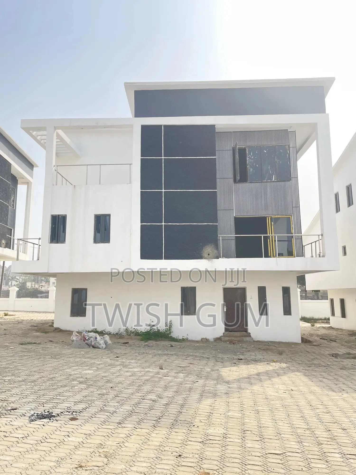 6bdrm Duplex in Blackdot Shelters., Guzape District for sale in Guzape District