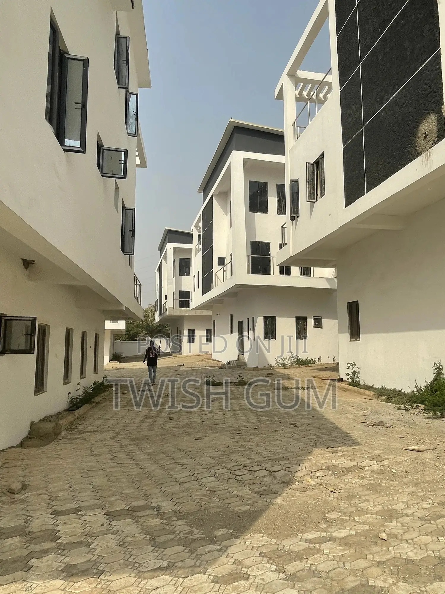 6bdrm Duplex in Blackdot Shelters., Guzape District for sale in Guzape District