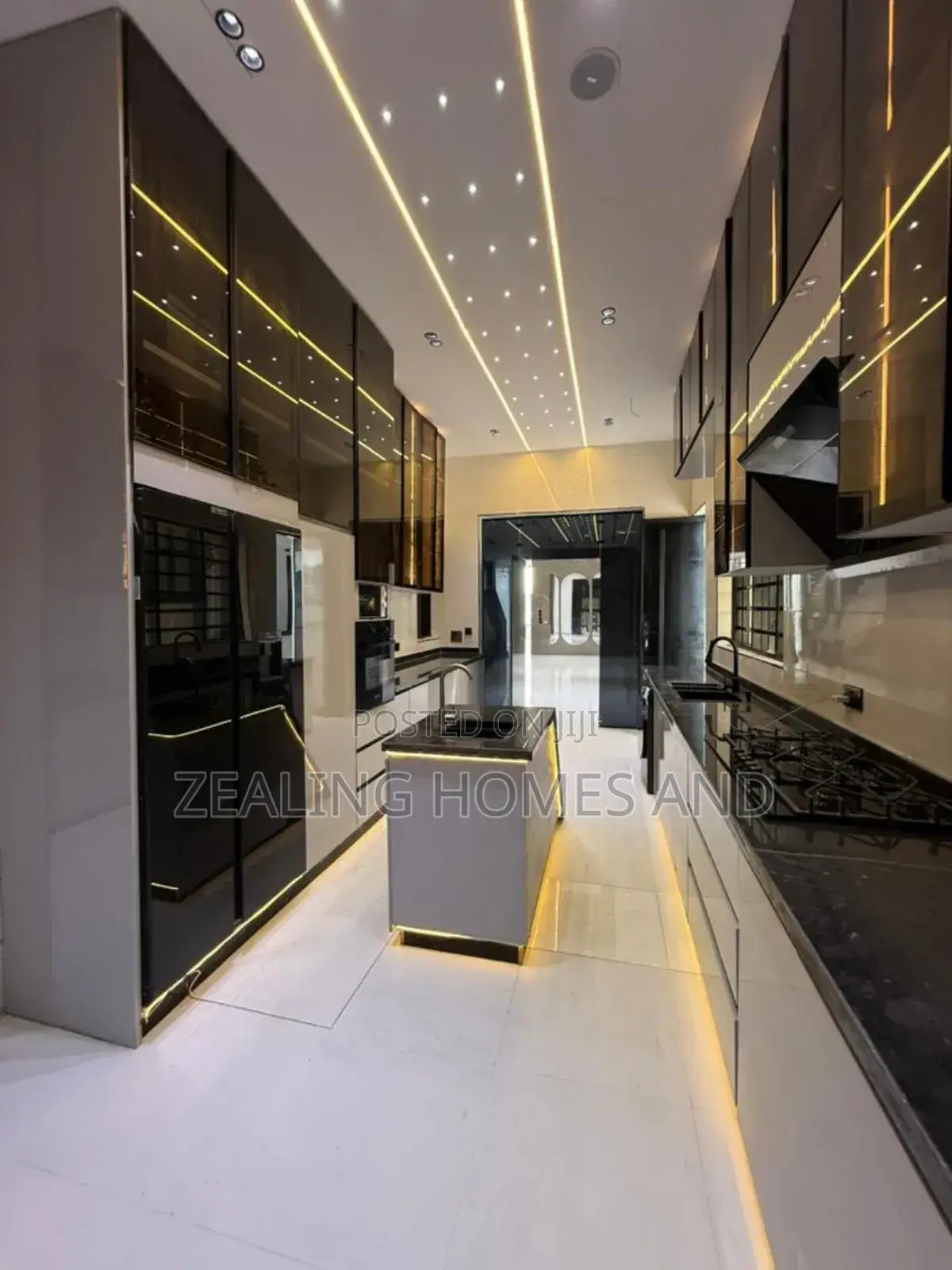 Furnished 5bdrm Duplex in Chevron Estate, for sale in Chevron