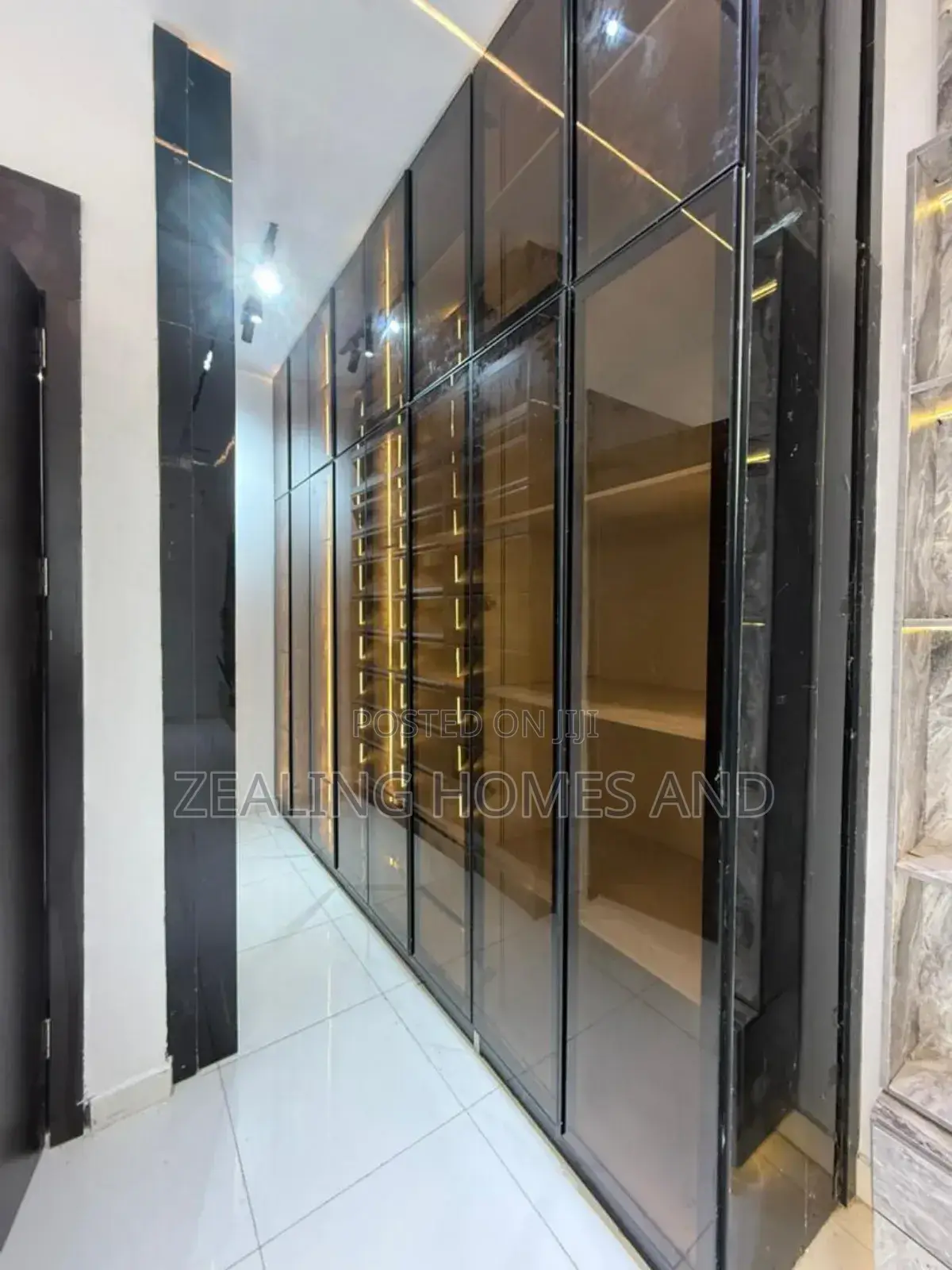 Furnished 5bdrm Duplex in Chevron Estate, for sale in Chevron