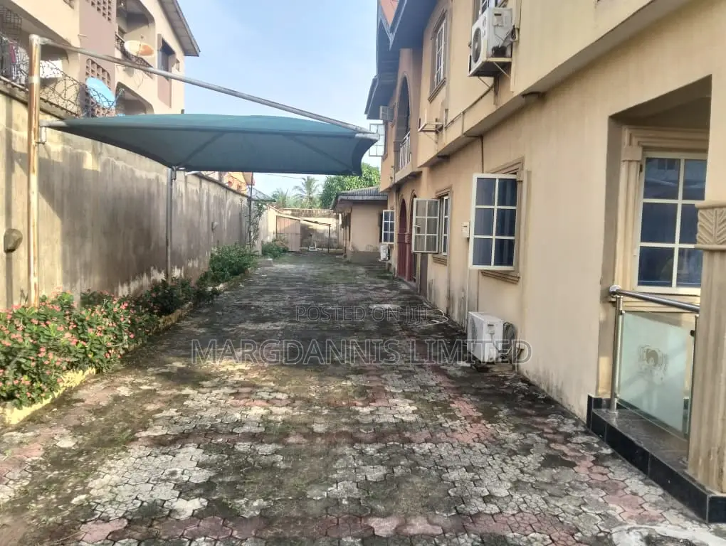 11bdrm Duplex in Lagos, Agric for sale in Agric