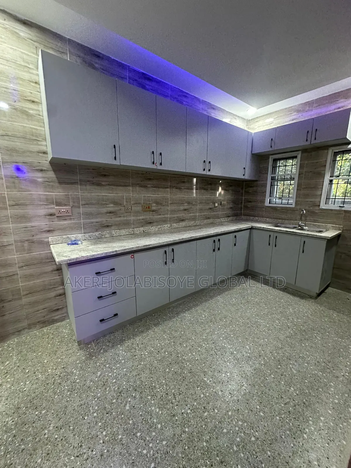 3bdrm Block of Flats in Fo1 Kubwa, Abuja for sale in Kubwa