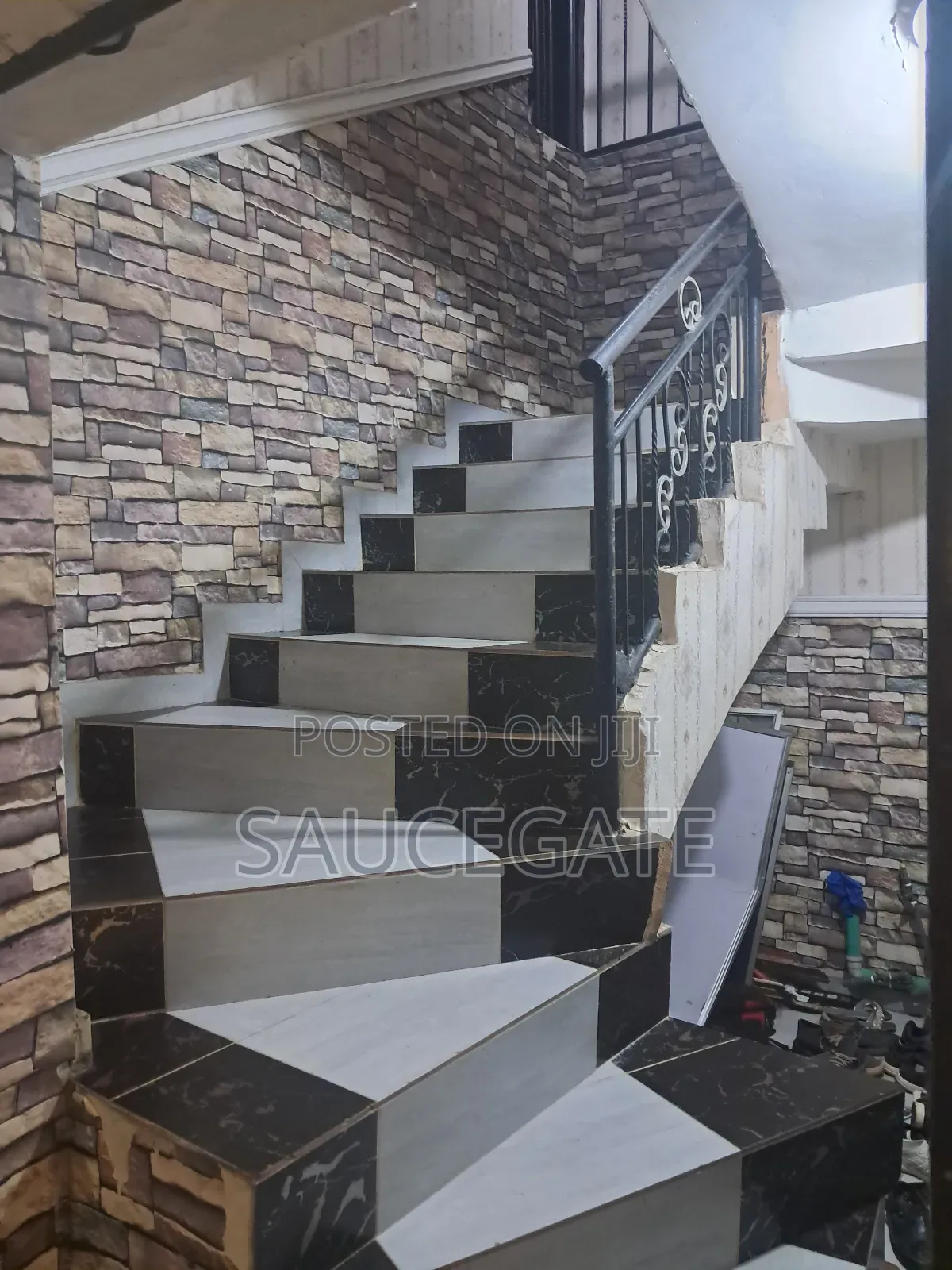 5bdrm Duplex in Newsite Satellite for sale in Satellite Town