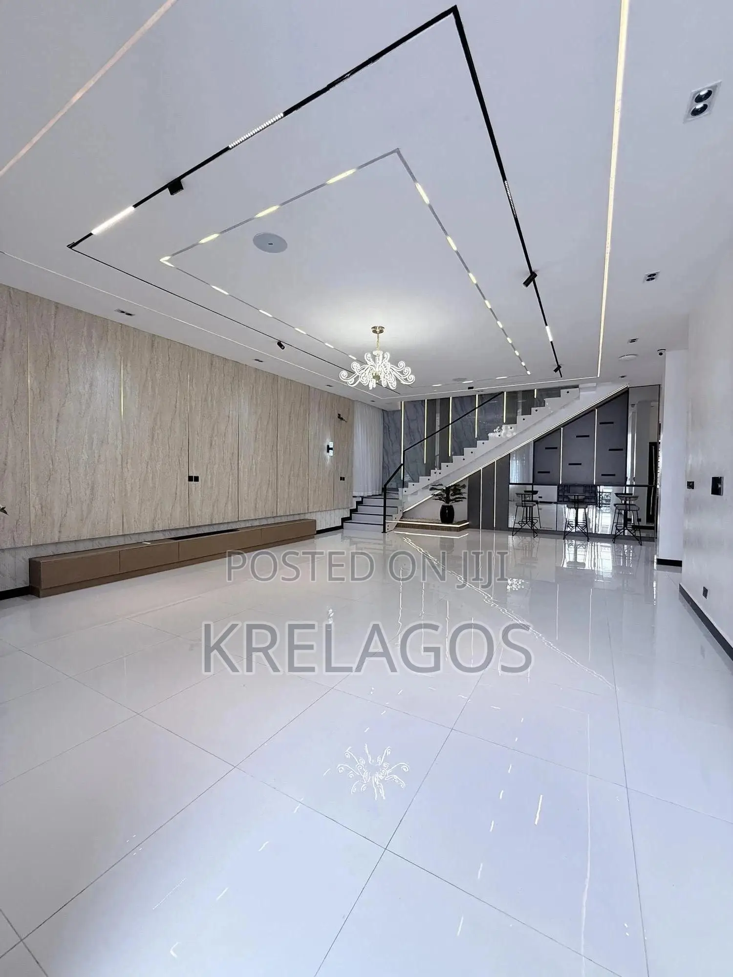 5bdrm Duplex in Chevron for sale in Chevron