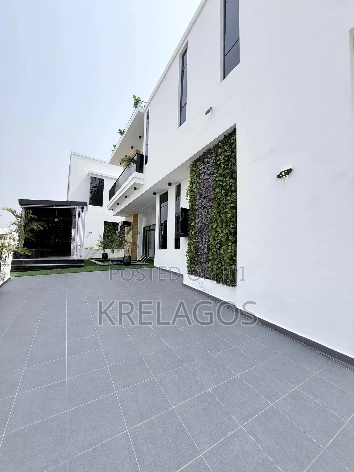5bdrm Duplex in Chevron for sale in Chevron