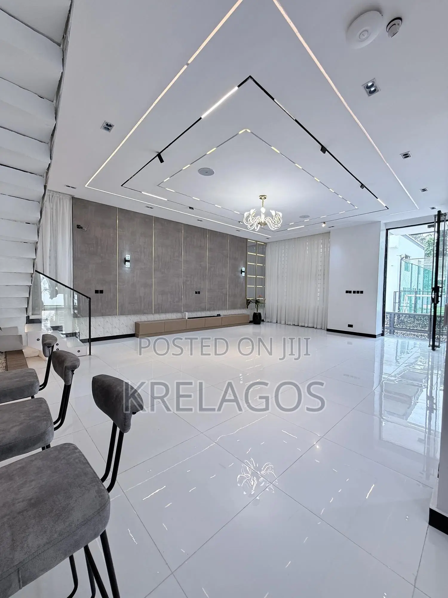 5bdrm Duplex in Chevron for sale in Chevron