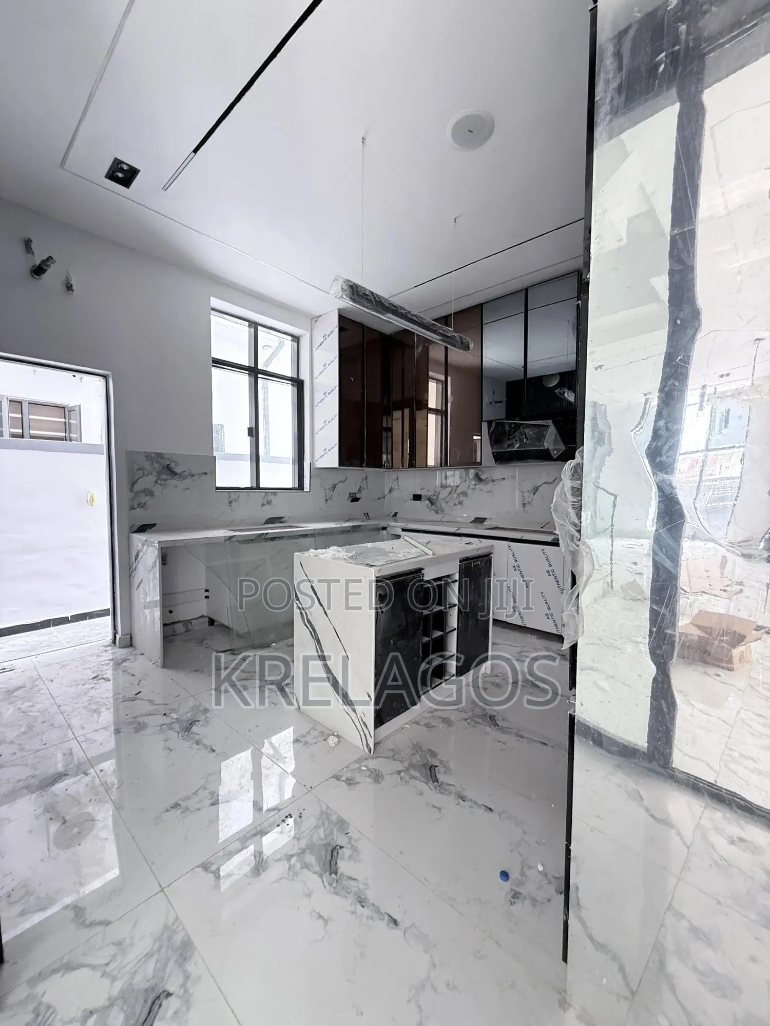 5bdrm Duplex in Lekki County, Ikota for sale in Ikota