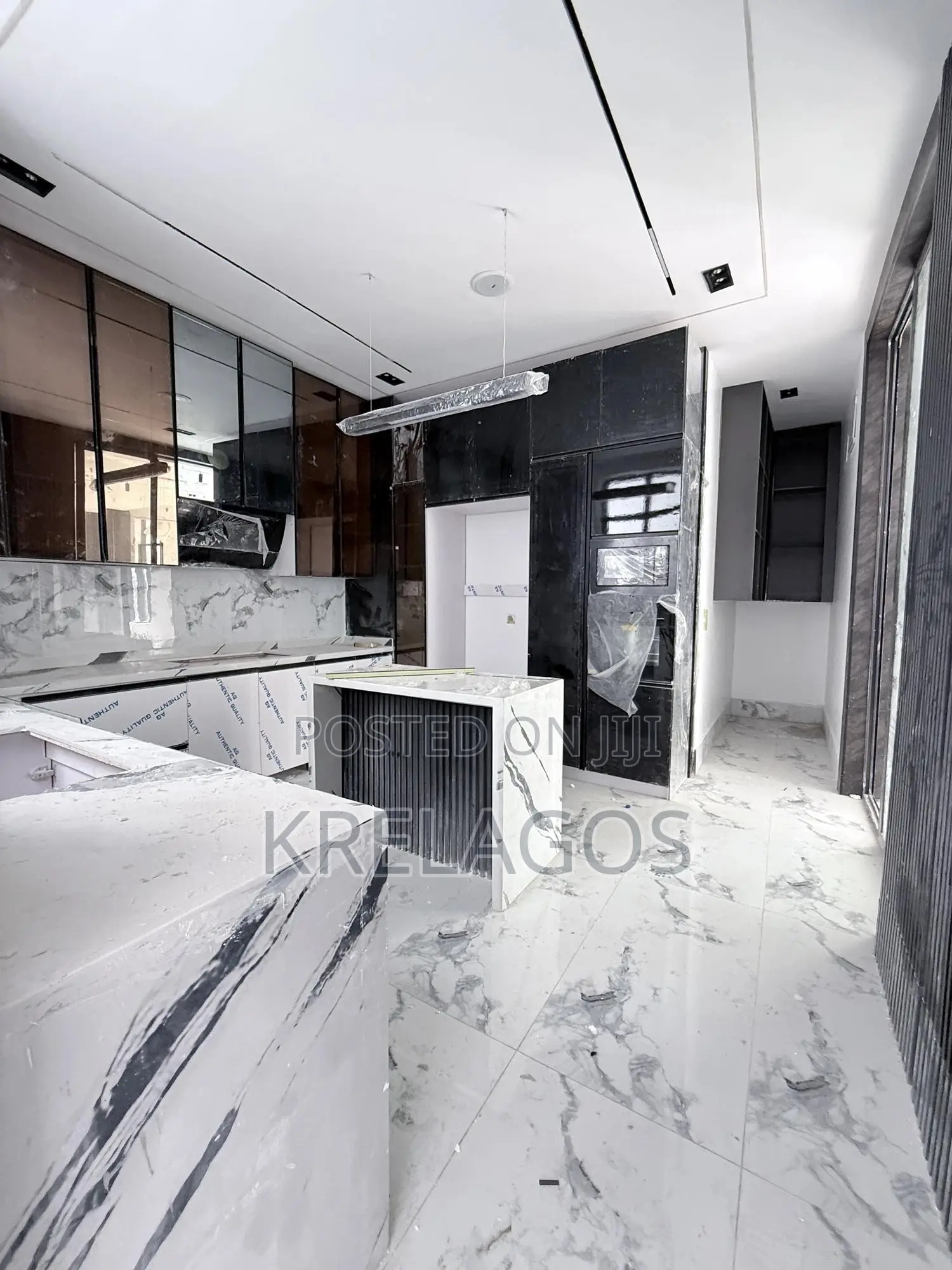 5bdrm Duplex in Lekki County, Ikota for sale in Ikota