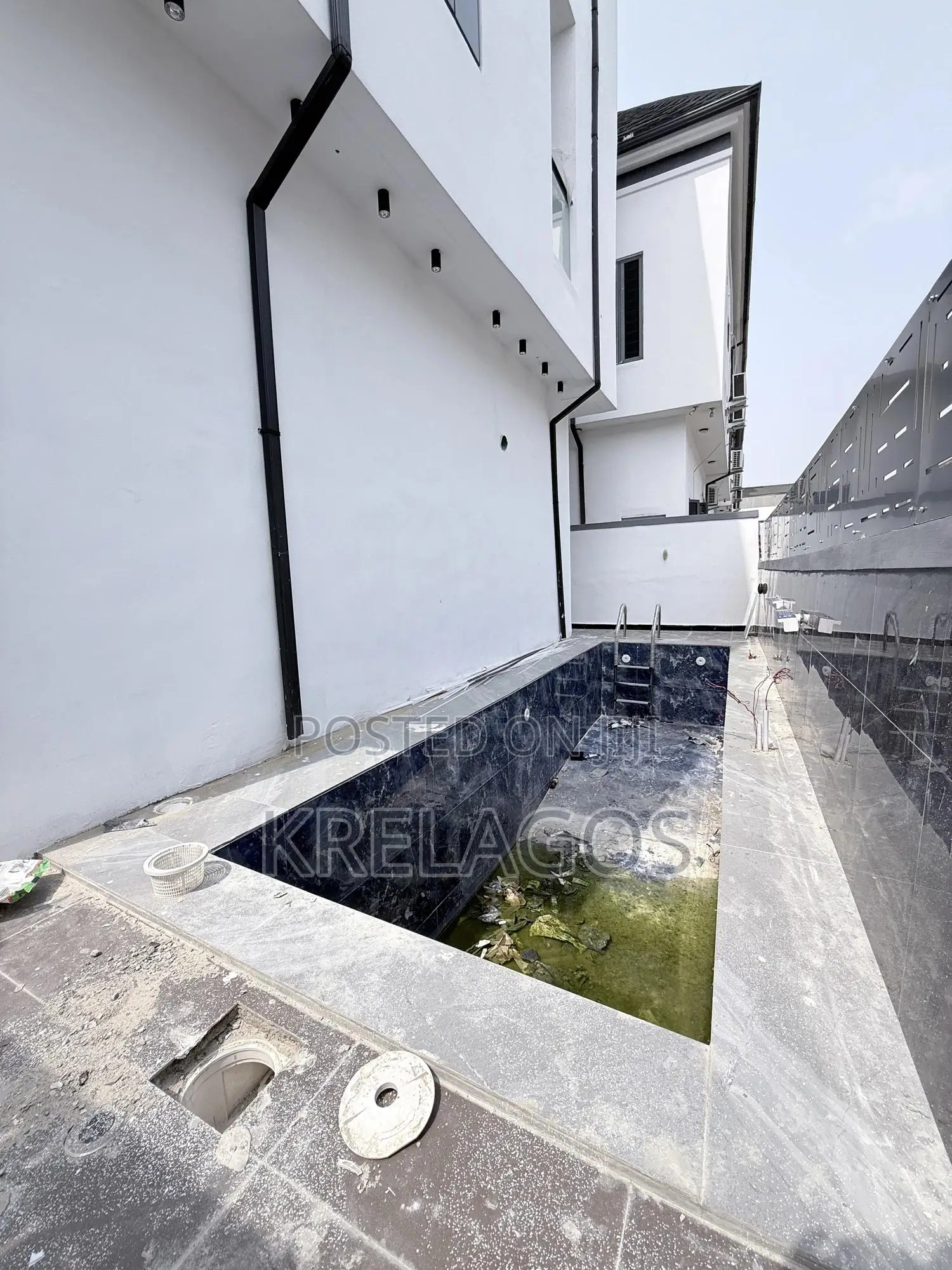 5bdrm Duplex in Lekki County, Ikota for sale in Ikota