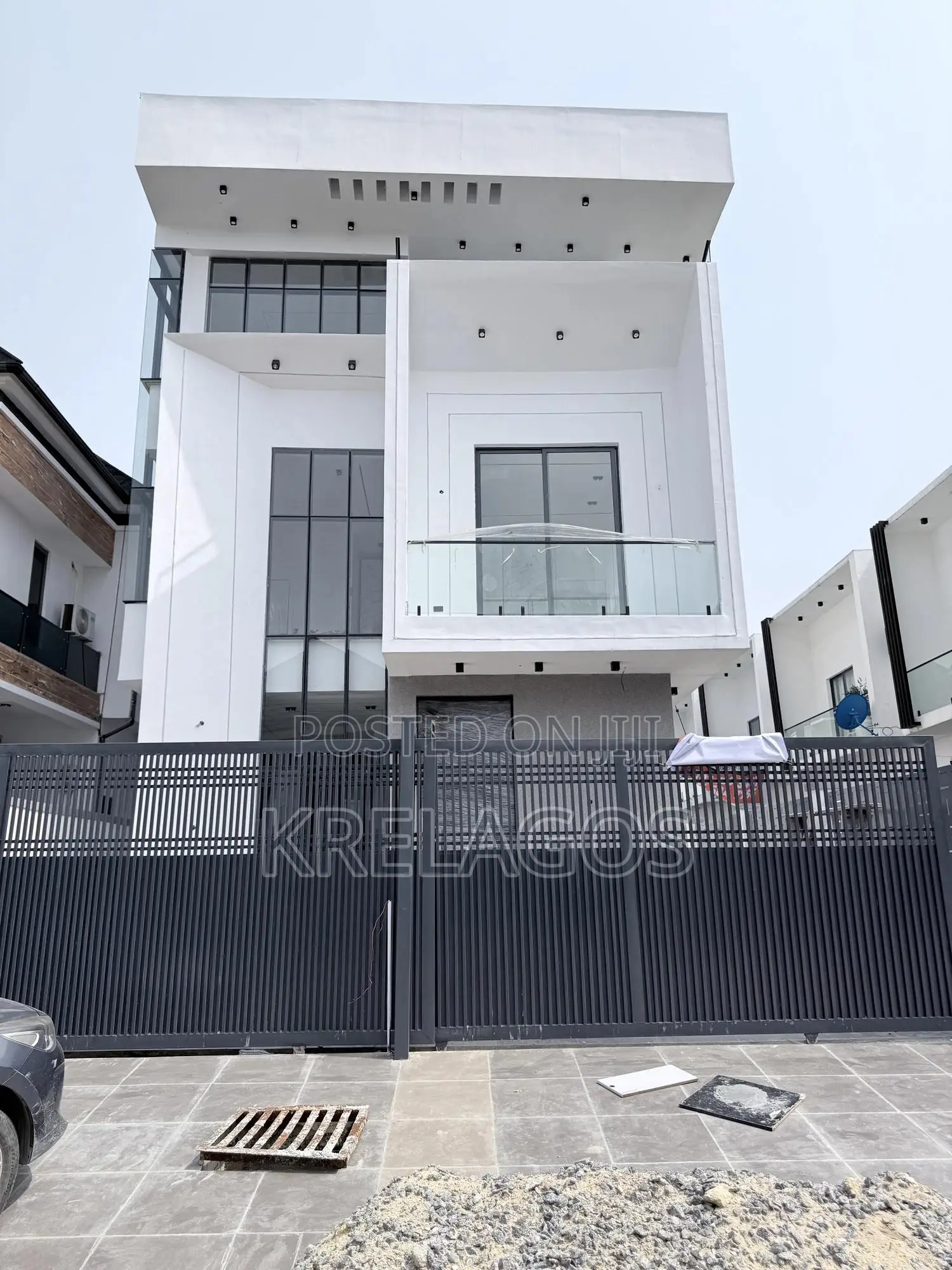 5bdrm Duplex in Lekki County, Ikota for sale in Ikota