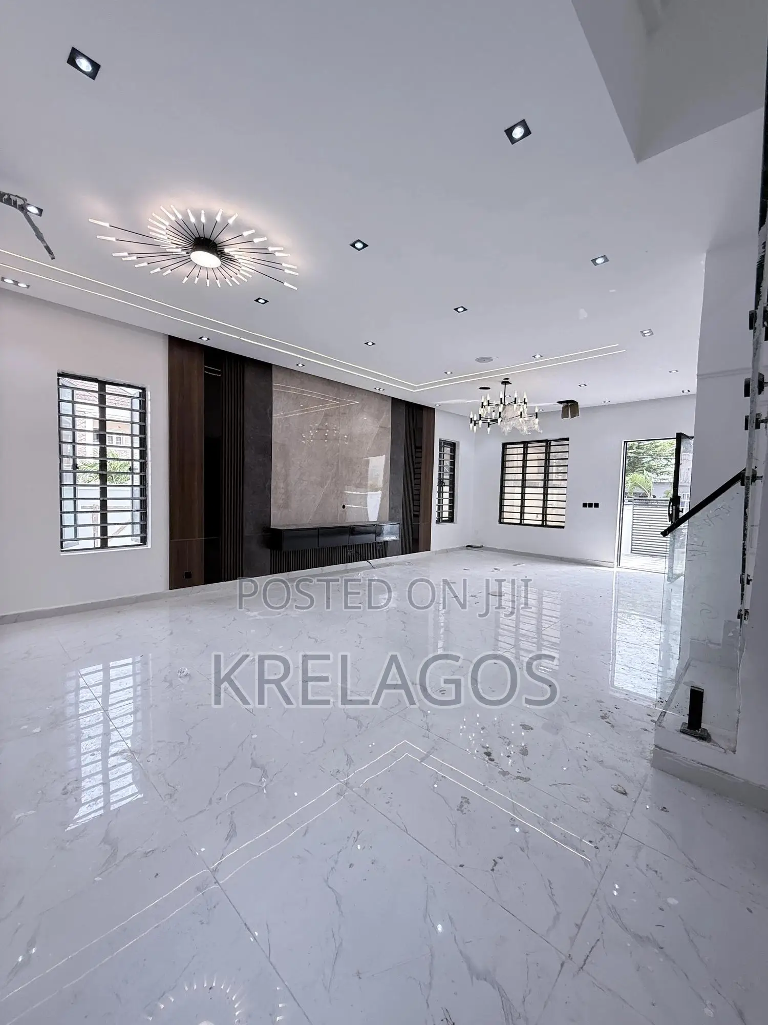 5bdrm Duplex in Lekki County, Ikota for sale in Ikota