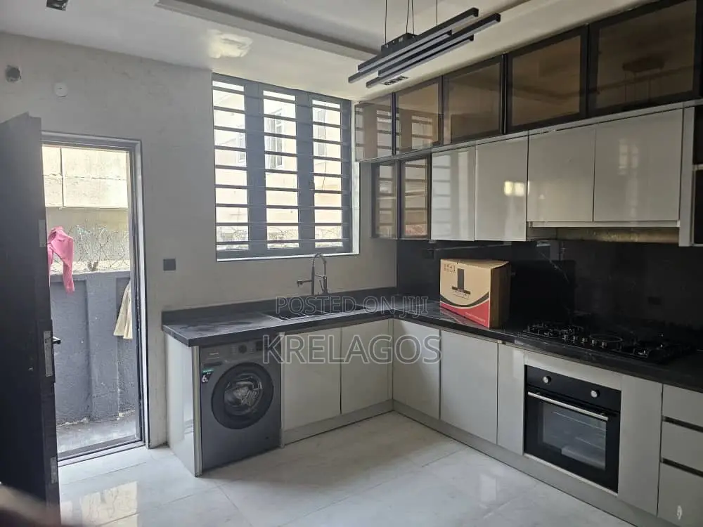 5bdrm Duplex in Lekki Phase for rent in Lekki Phase 1