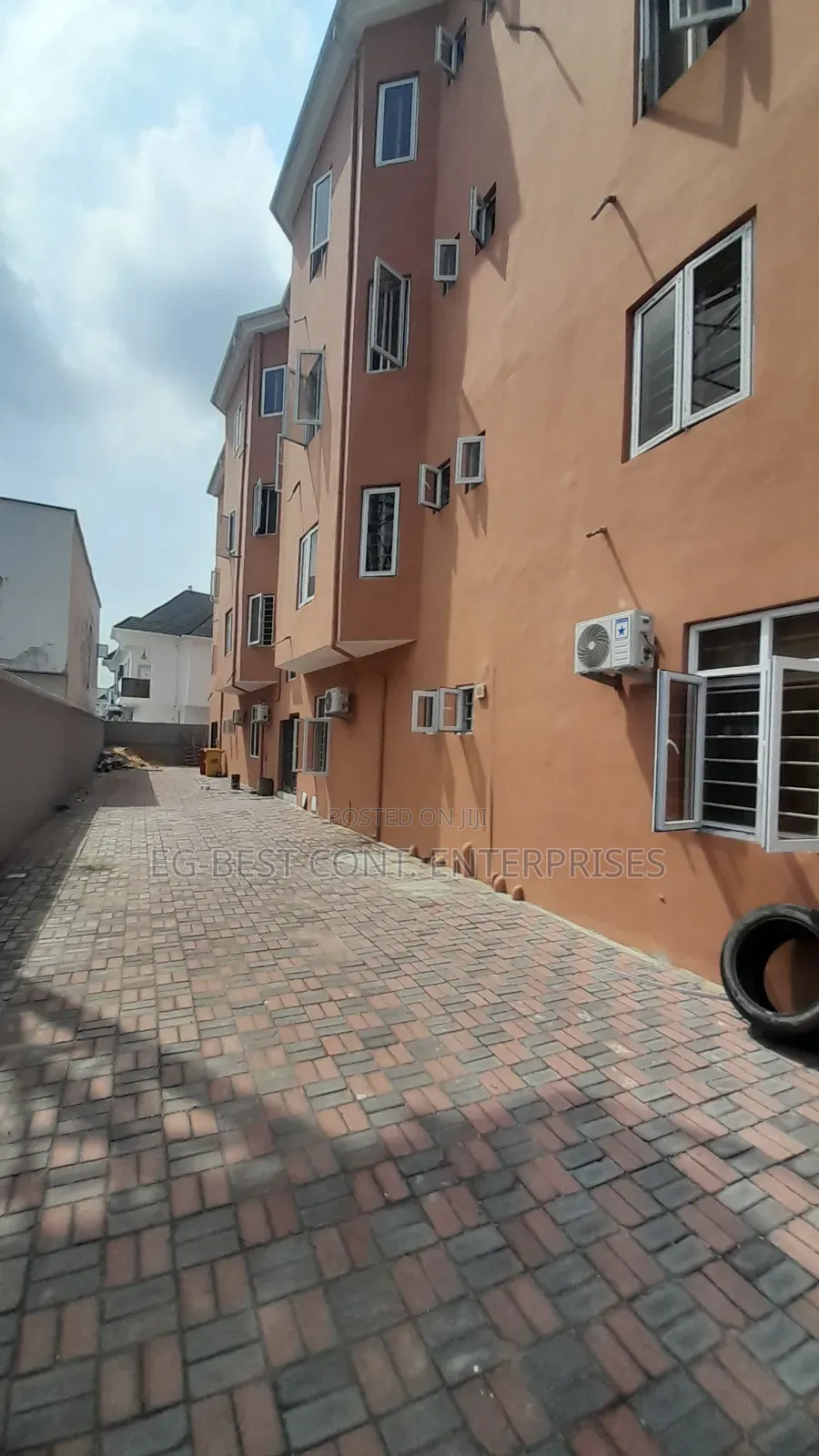 321sqm Commercial Property Space Available in Chevron
