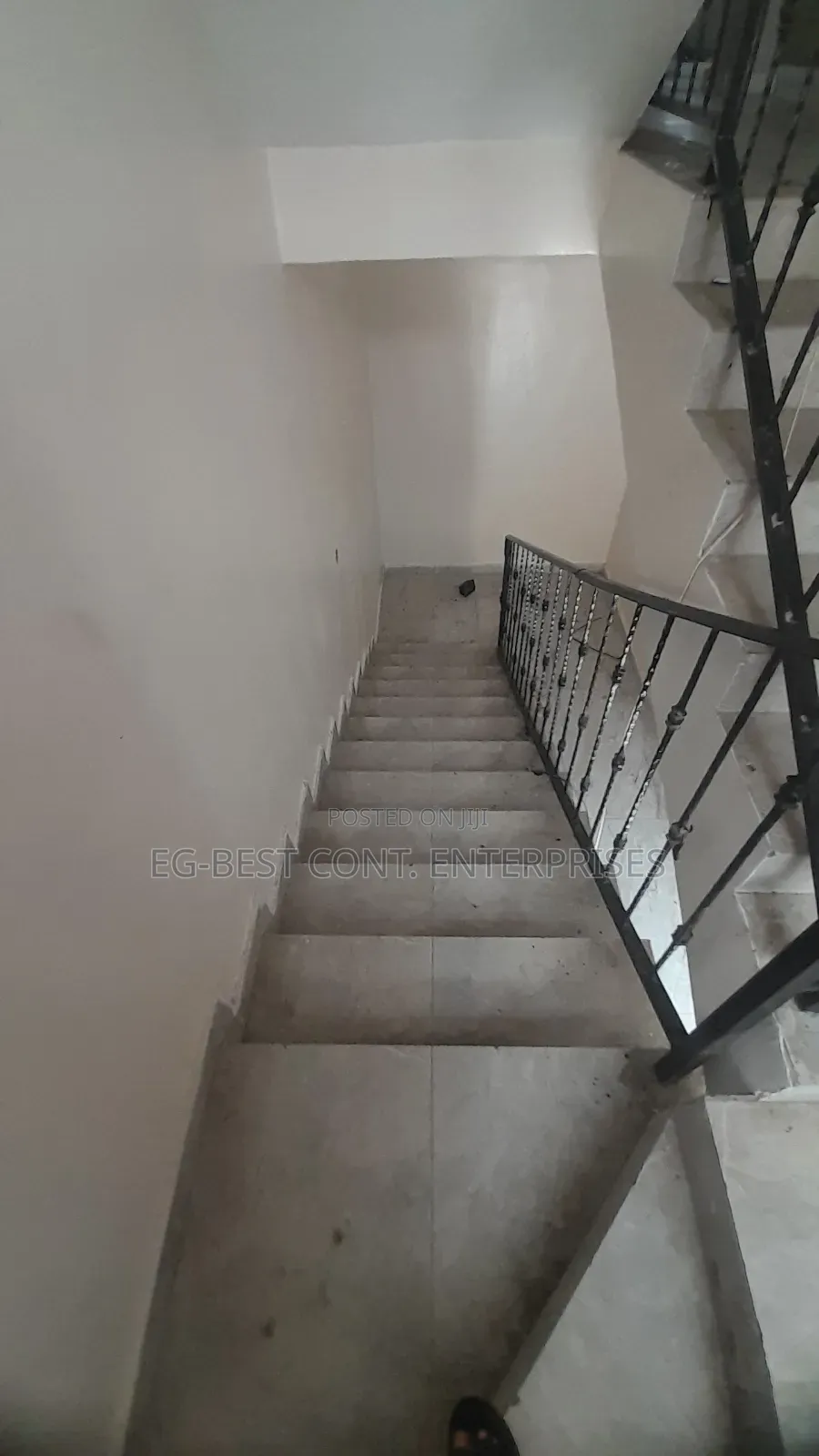 321sqm Commercial Property Space Available in Chevron