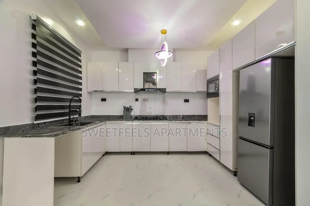 Champagne Luxurious 2 Bedroom Apartment in Ikate