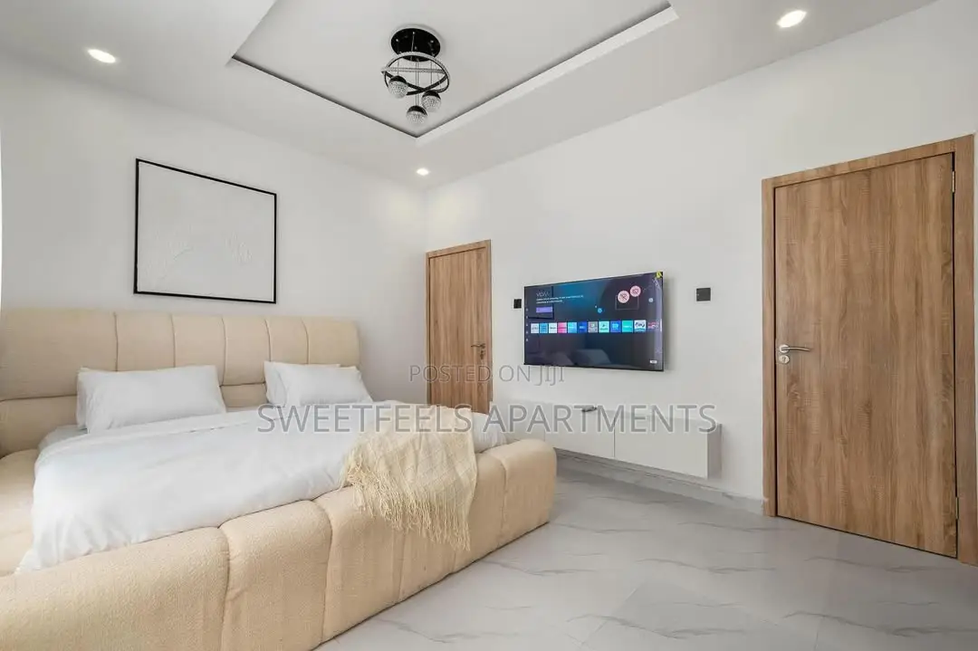 Champagne Luxurious 2 Bedroom Apartment in Ikate
