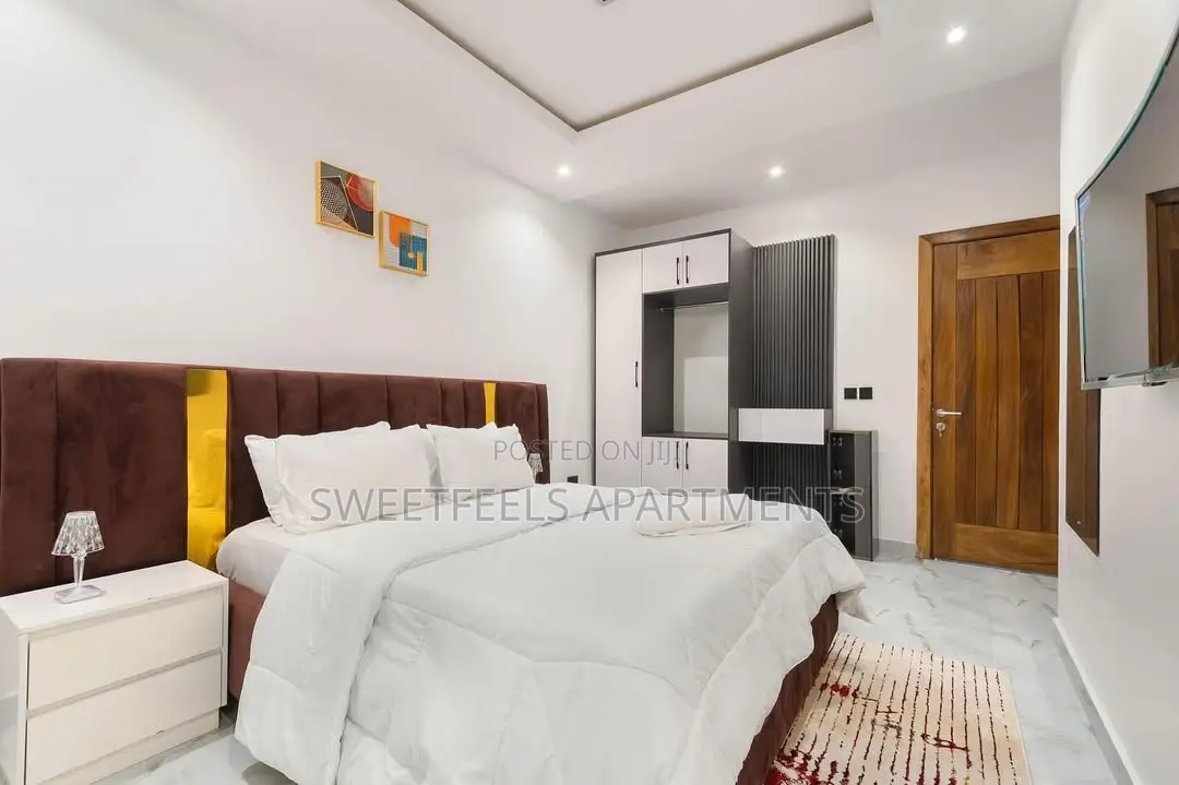 Posh 2 Bedroom Maisonette With Ps5, Snooker, Table Tennis, Air Hockey in Lekki Phase 1