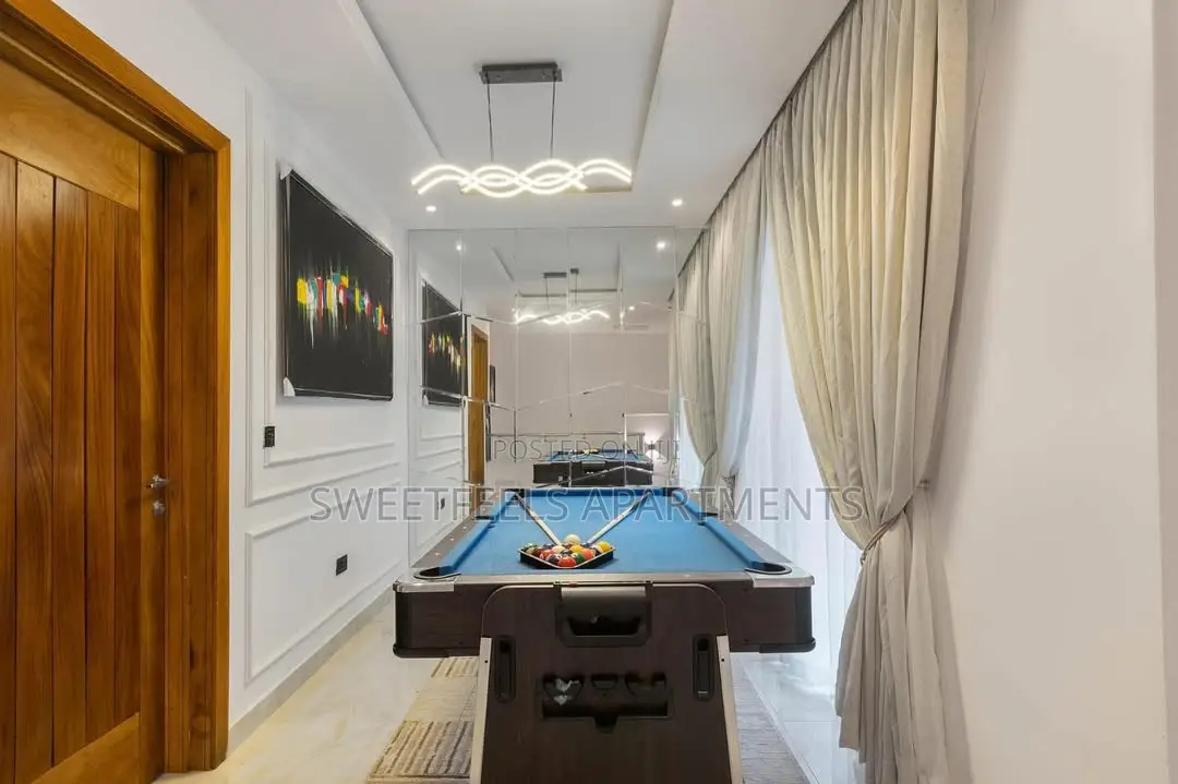 Posh 2 Bedroom Maisonette With Ps5, Snooker, Table Tennis, Air Hockey in Lekki Phase 1