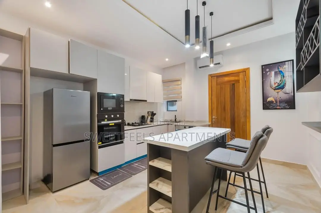 Posh 2 Bedroom Maisonette With Ps5, Snooker, Table Tennis, Air Hockey in Lekki Phase 1