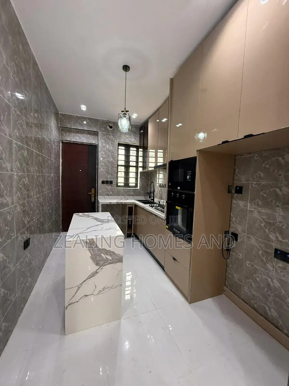 Furnished 2bdrm Block of Flats in Ologolo Estate Lekki for sale in Ologolo